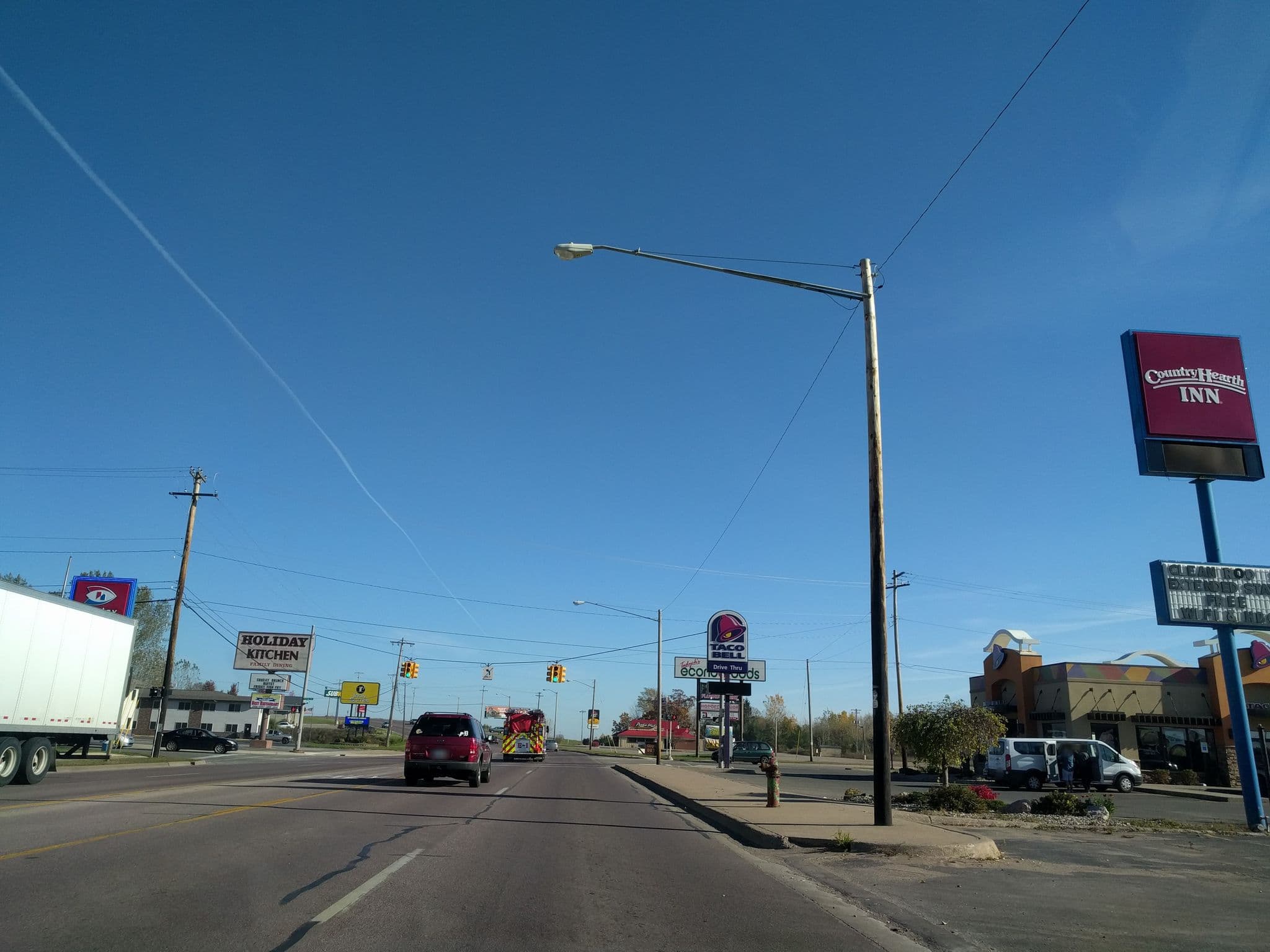 Street view near Econo Lodge, Iron Mountain — © gappleto97 (CC BY-SA · Mapillary)