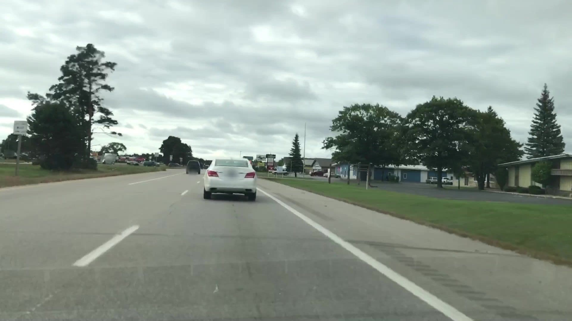 Street view near Brotherton's Motel and Cottages, Escanaba — © lvl5 (CC BY-SA · Mapillary)