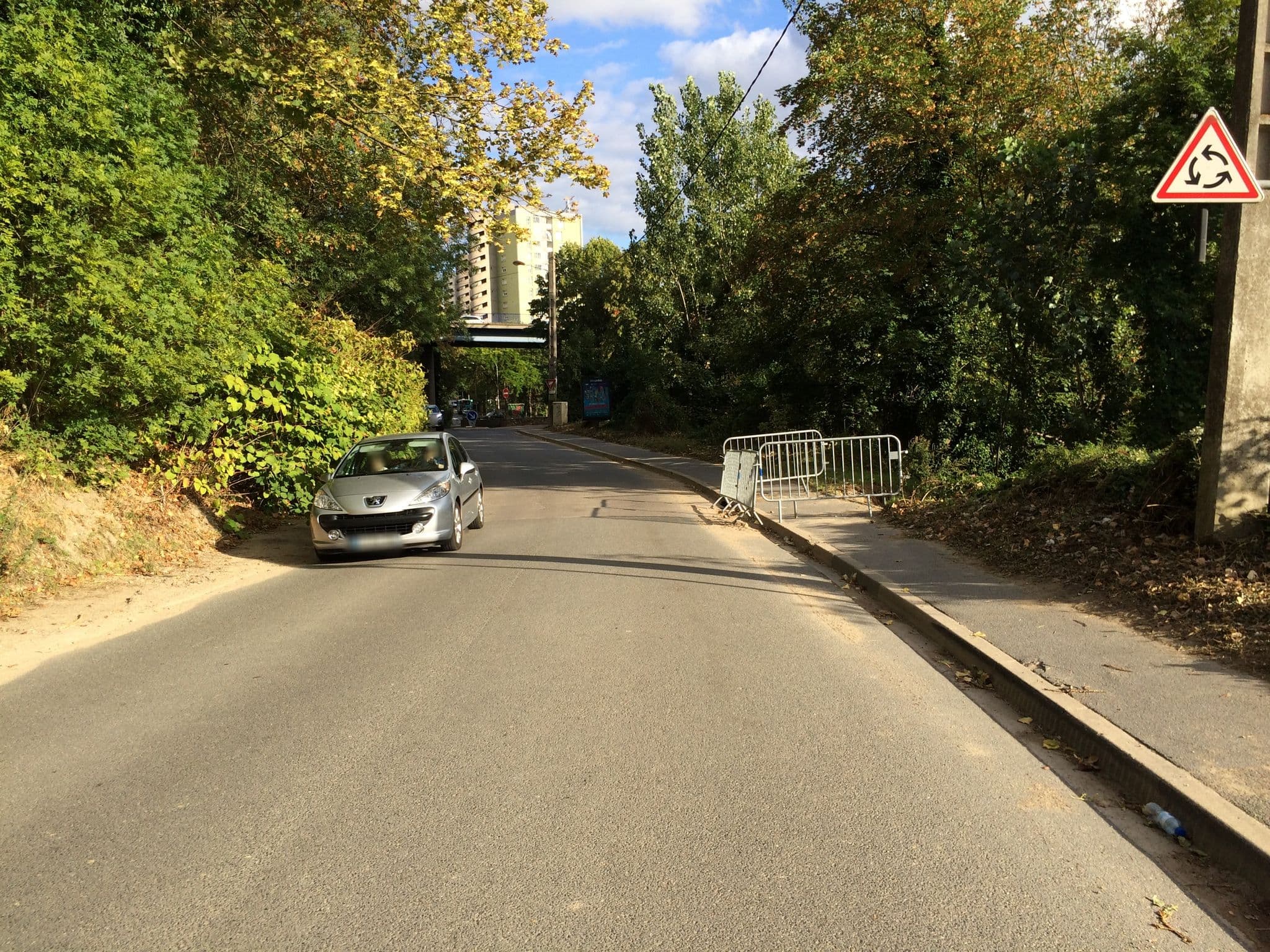 Street view near Hôtel, Savigny-sur-Orge — © josmougn (CC BY-SA · Mapillary)