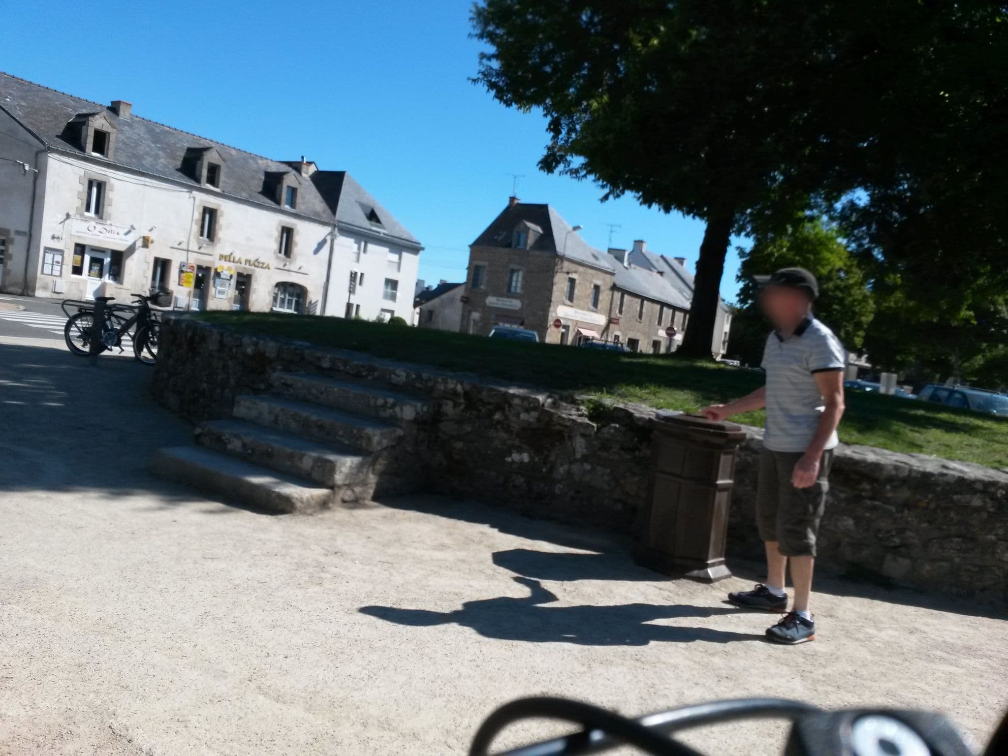 Street view near Hôtel des Quatre Saisons, Guérande — © rausk (CC BY-SA · Mapillary)