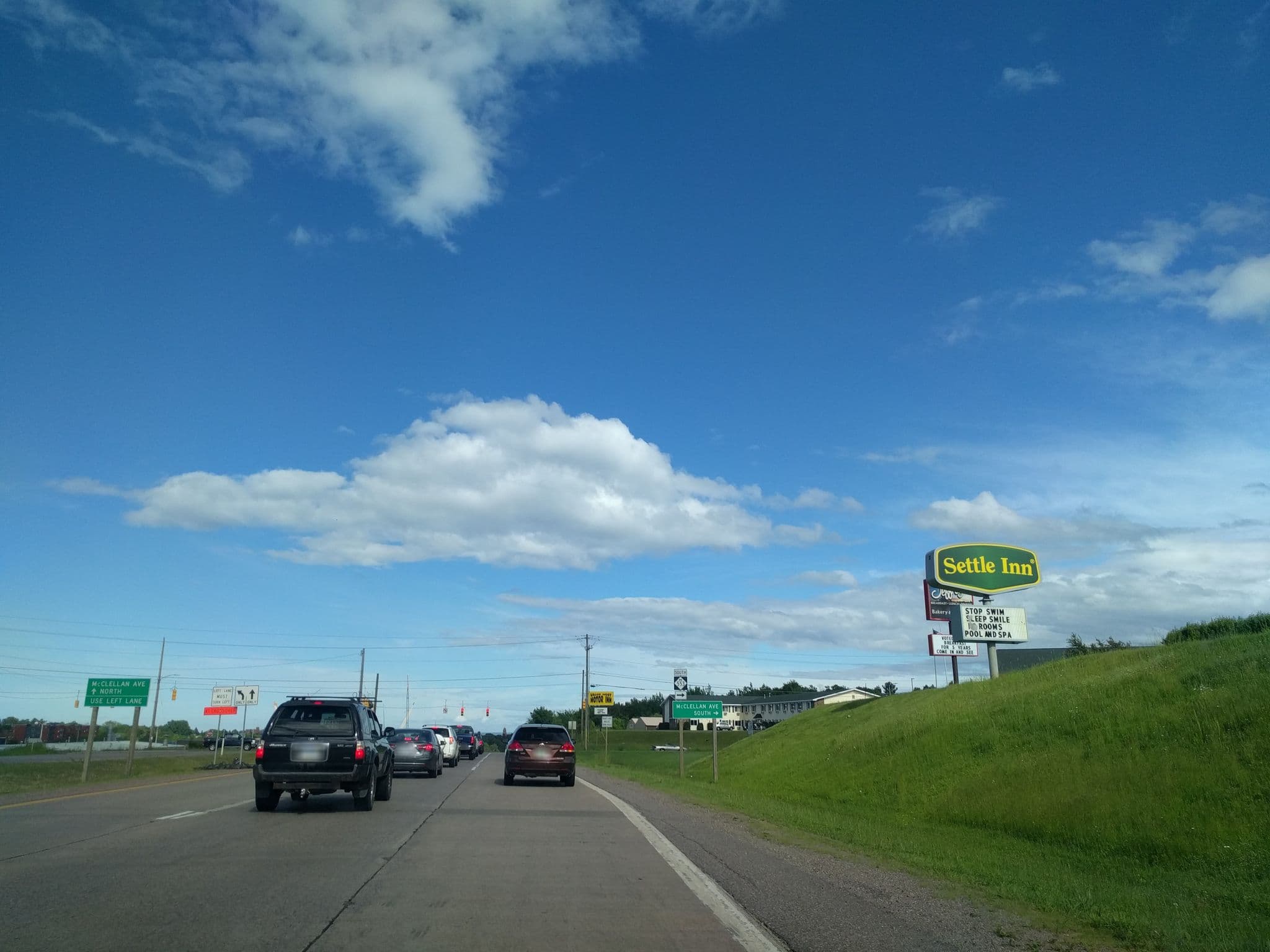 Street view near Settle Inn Marquette, Trowbridge Park — © gappleto97 (CC BY-SA · Mapillary)