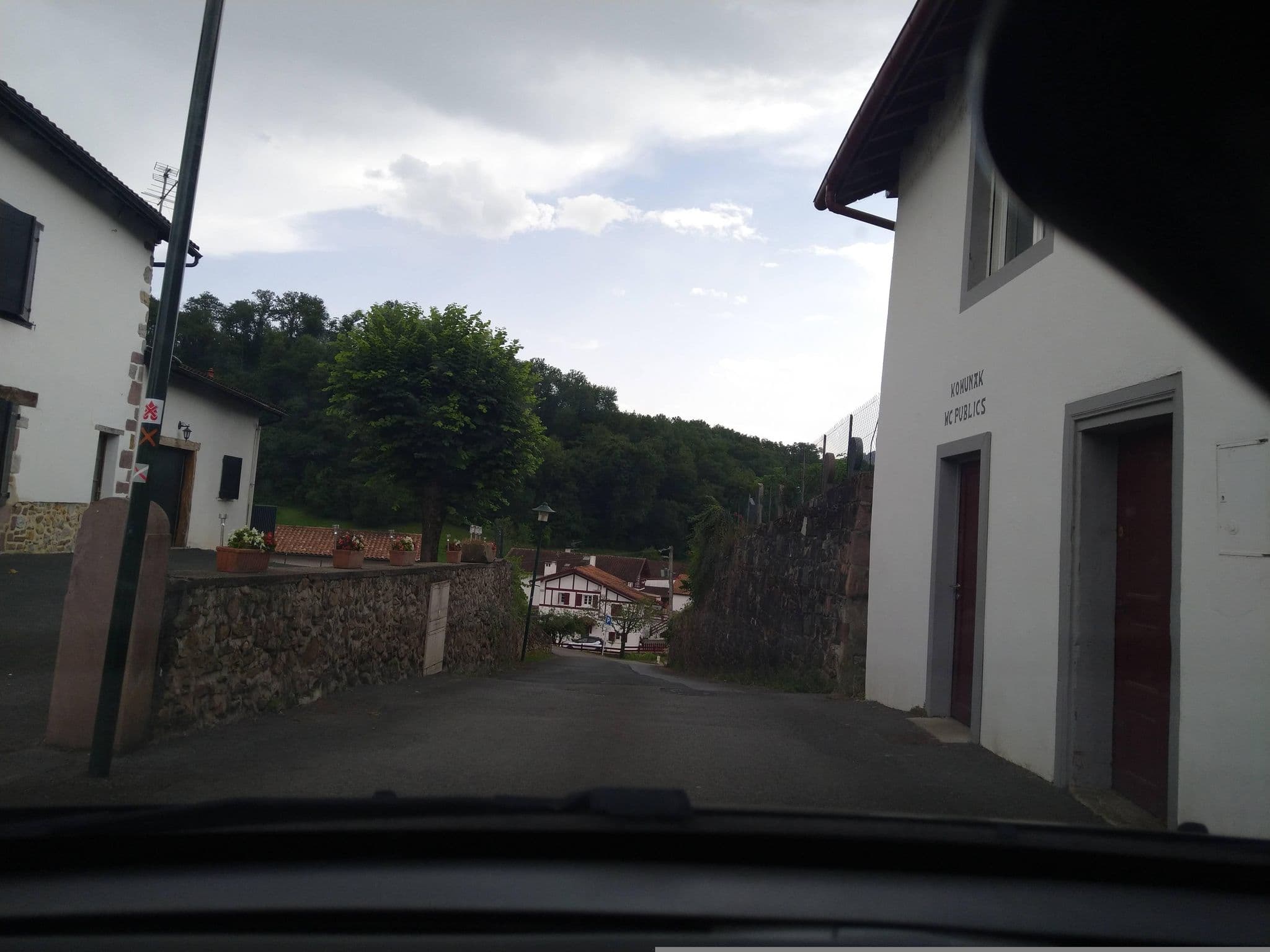 Street view near Auberge Etchoinia, Saint-Jean-Pied-de-Port — © floetcheto (CC BY-SA · Mapillary)
