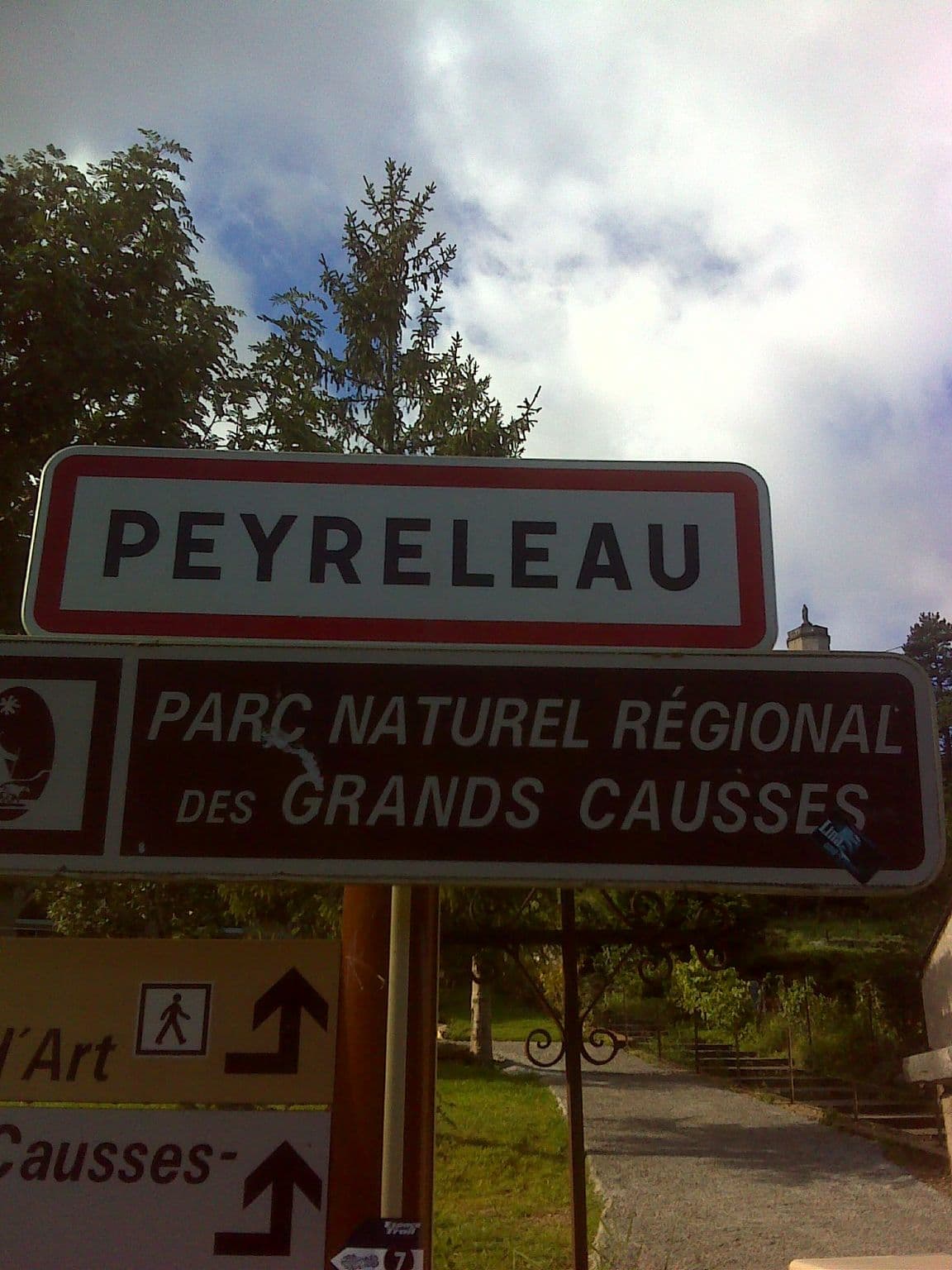 Street view near Le Roucadel, Millau — © bernardvoyageur (CC BY-SA · Mapillary)