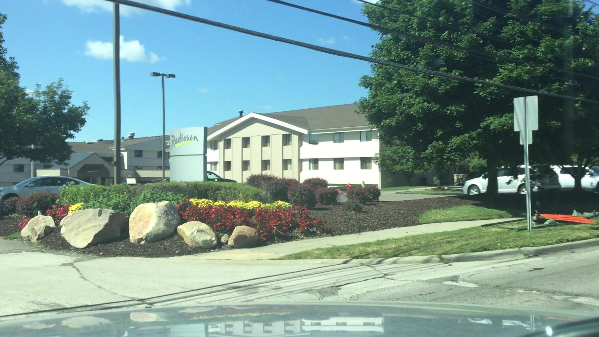 Street view near Radisson Hotel Farmington Hills, MI 31525 W 12 Mile Rd Farmington Hills, MI 48334, Farmington Hills — © lvl5 (CC BY-SA · Mapillary)