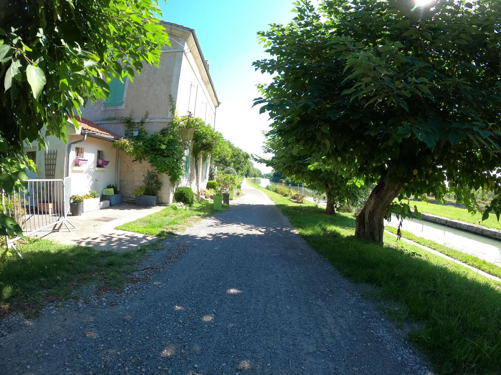 Street view near Auberge de la Poule à Vélo, Castelculier — © masterofnoroad (CC BY-SA · Mapillary)