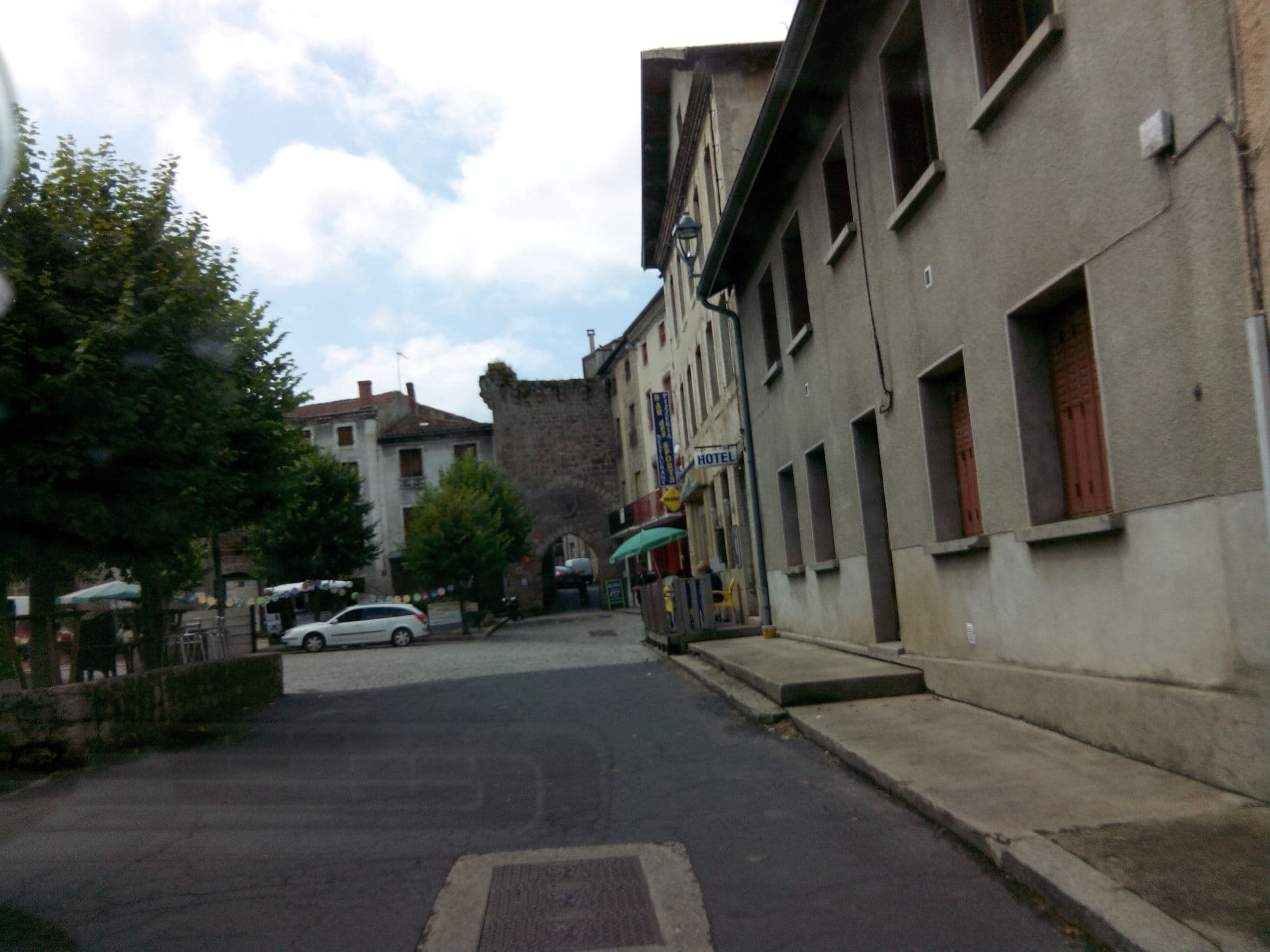 Street view near Le Val d'Ance, Usson-en-Forez — © alainproviste (CC BY-SA · Mapillary)