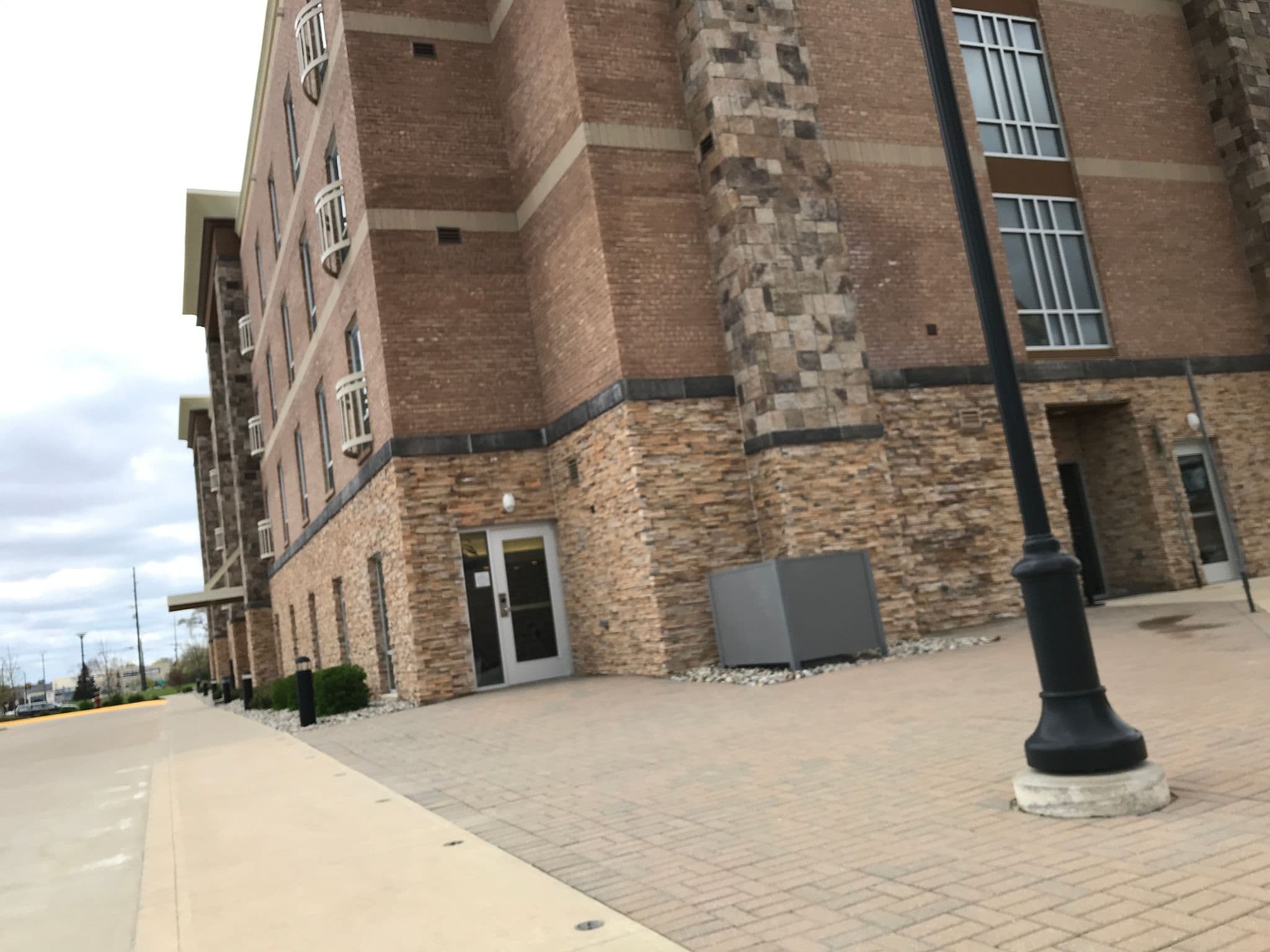 Street view near Hampton Inn by Hilton, West Bloomfield Township — © plumgarden (CC BY-SA · Mapillary)