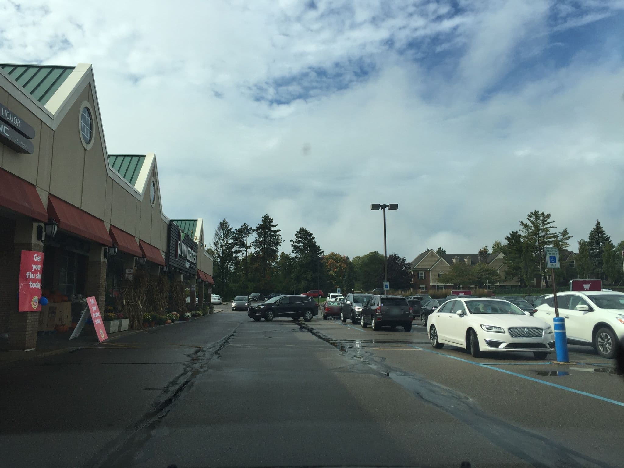 Street view near Renaissance Spa, Bingham Farms — © volksdaven (CC BY-SA · Mapillary)