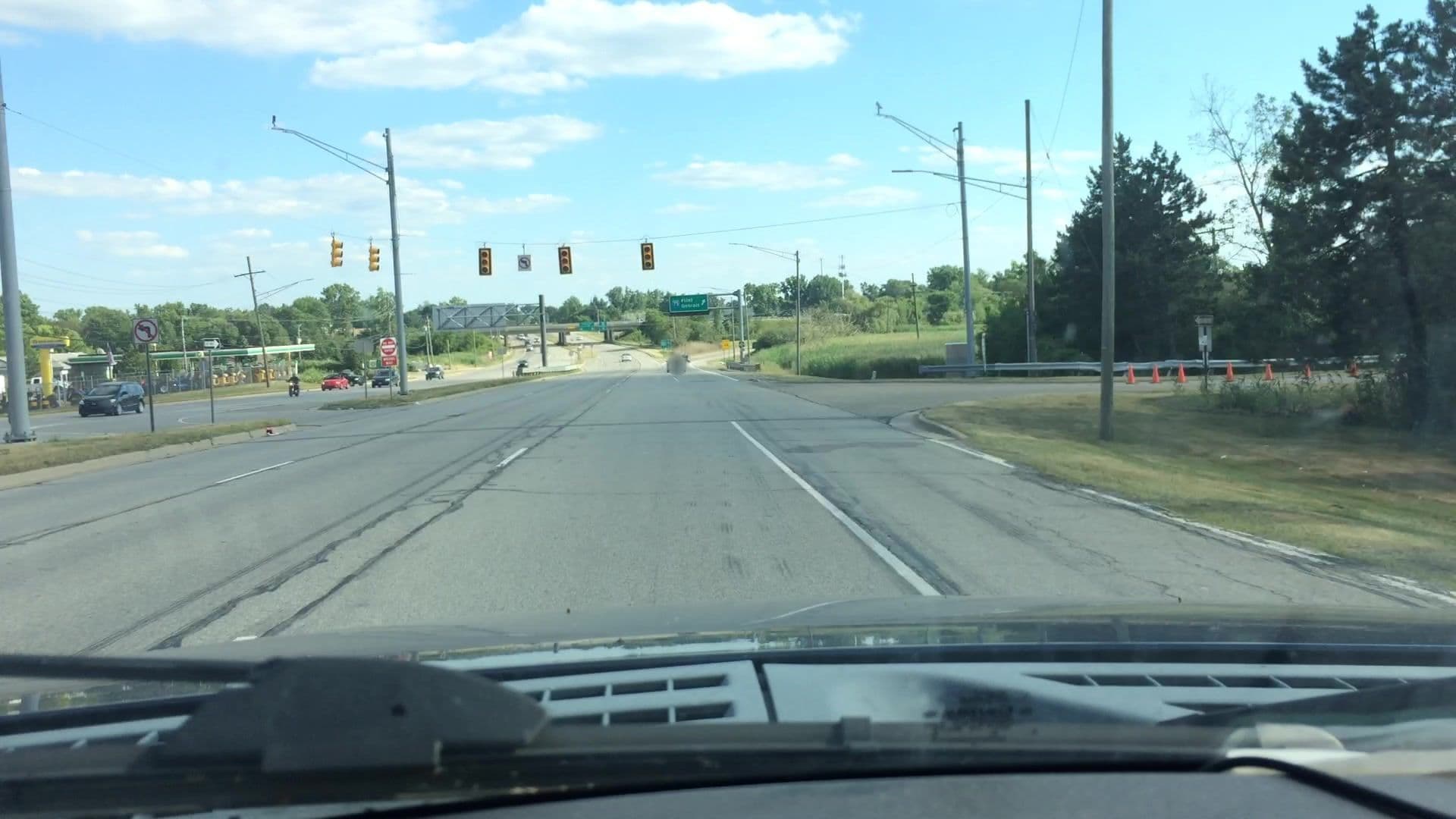 Street view near Great Lay Hotel, Auburn Hills — © lvl5 (CC BY-SA · Mapillary)
