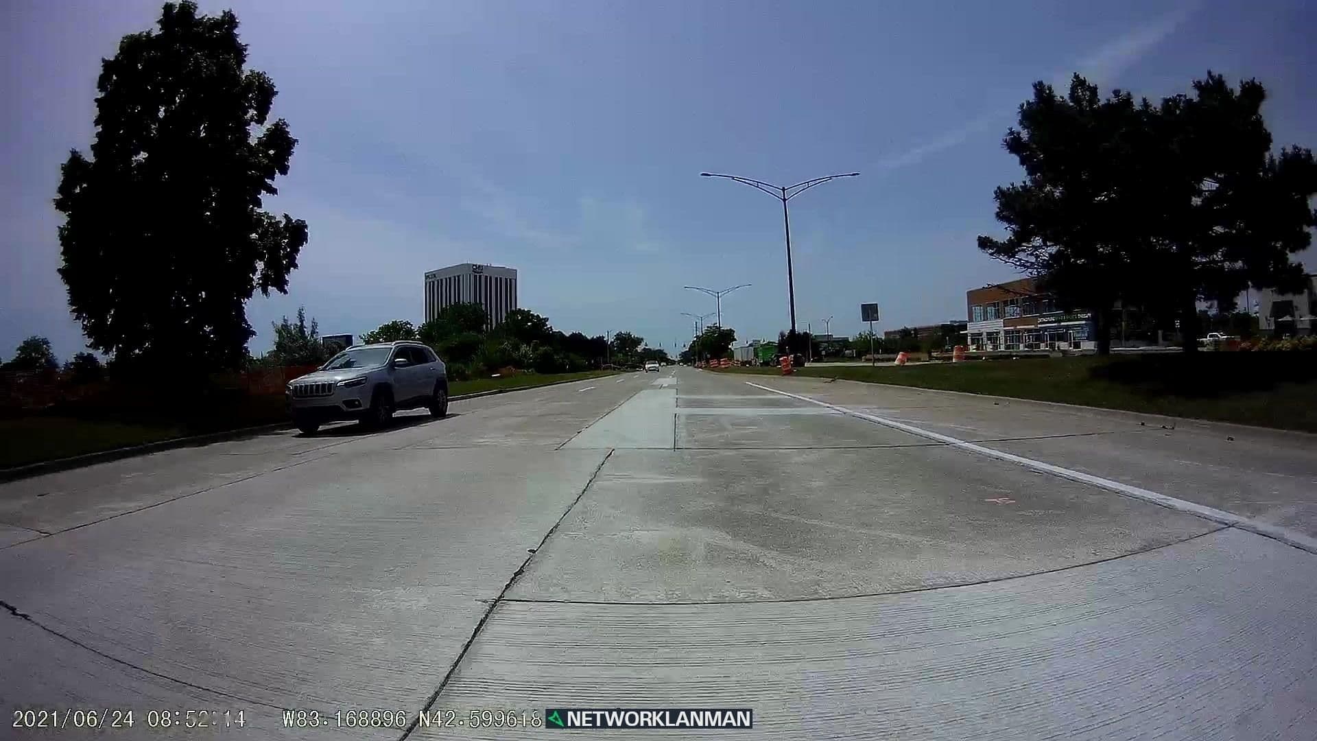 Street view near Hilton Detroit Hotel Troy, Troy — © networklanman (CC BY-SA · Mapillary)