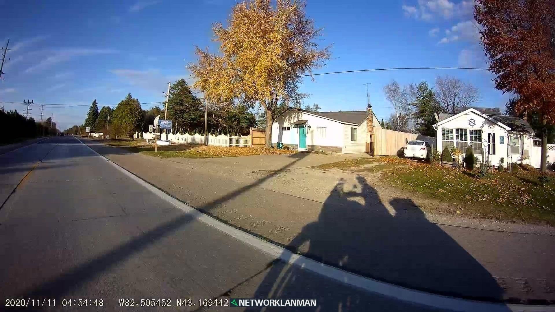 Street view near Lusky's Lakefront Cottages, Croswell — © networklanman (CC BY-SA · Mapillary)