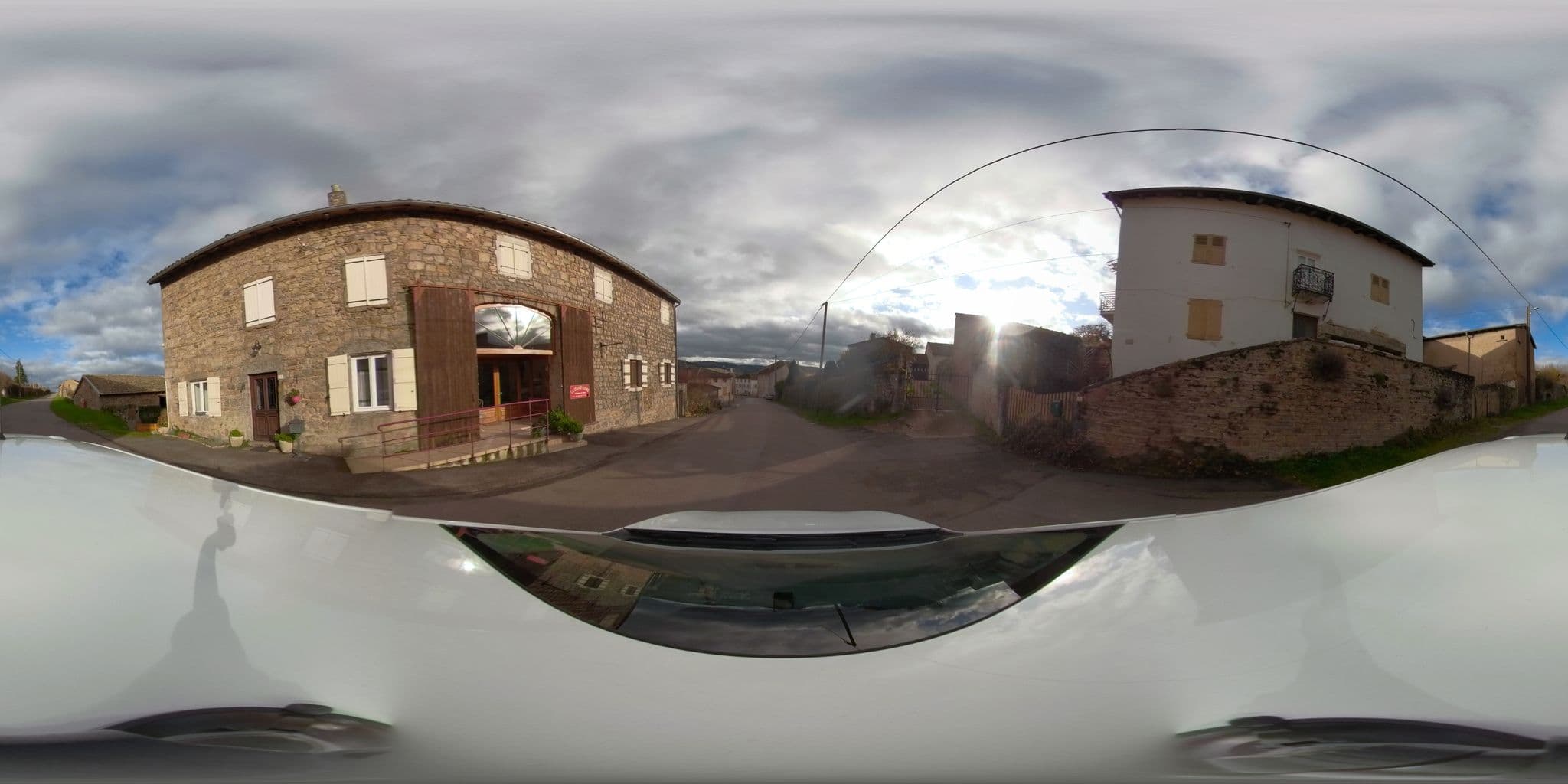 Street view near La grange fleurie, Matour — © serfim_cit_y (CC BY-SA · Mapillary)