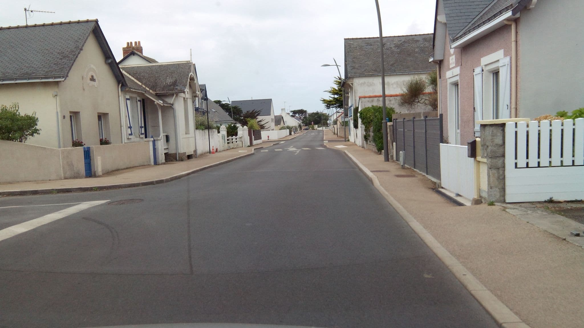 Street view near Hôtel-Restaurant Côté Mer, Batz-sur-Mer — © alainproviste (CC BY-SA · Mapillary)