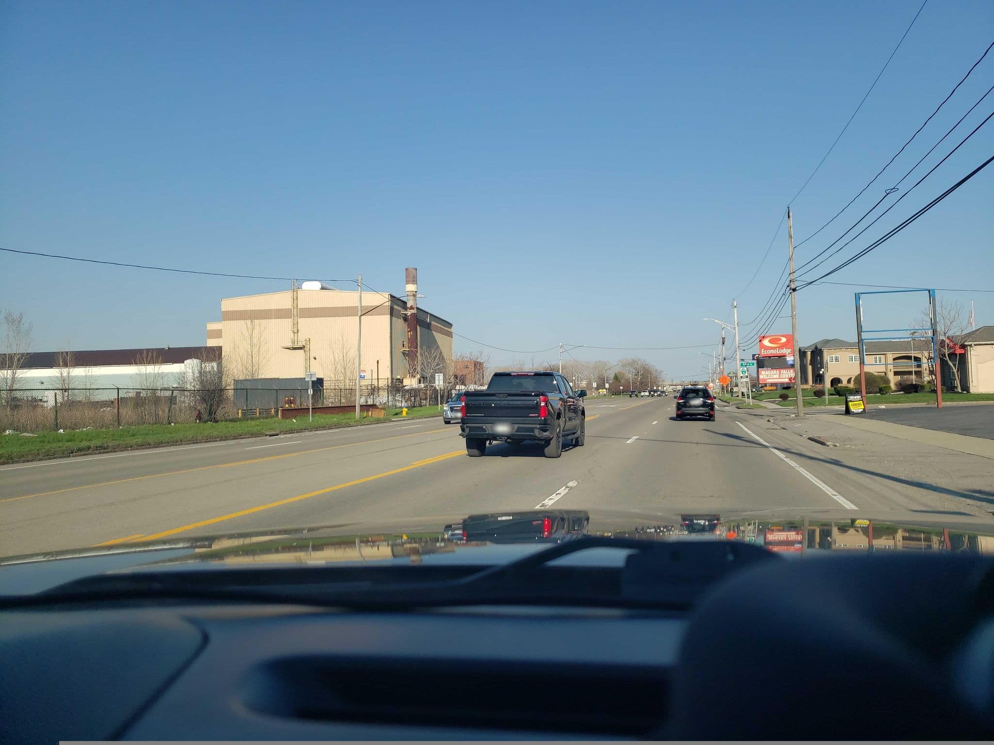 Street view near Dunes Niagara Motel, Niagara Falls — © Lanka6359 (CC BY-SA · Mapillary)