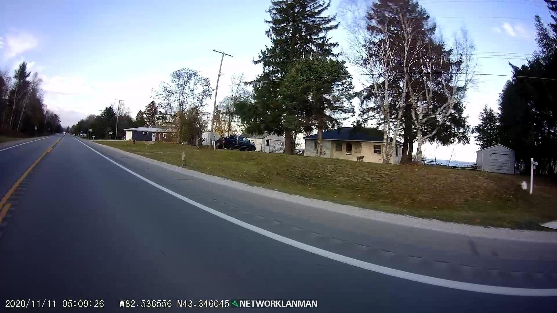 Street view near Wipp Inn Cottages Over the Lake, Croswell — © networklanman (CC BY-SA · Mapillary)