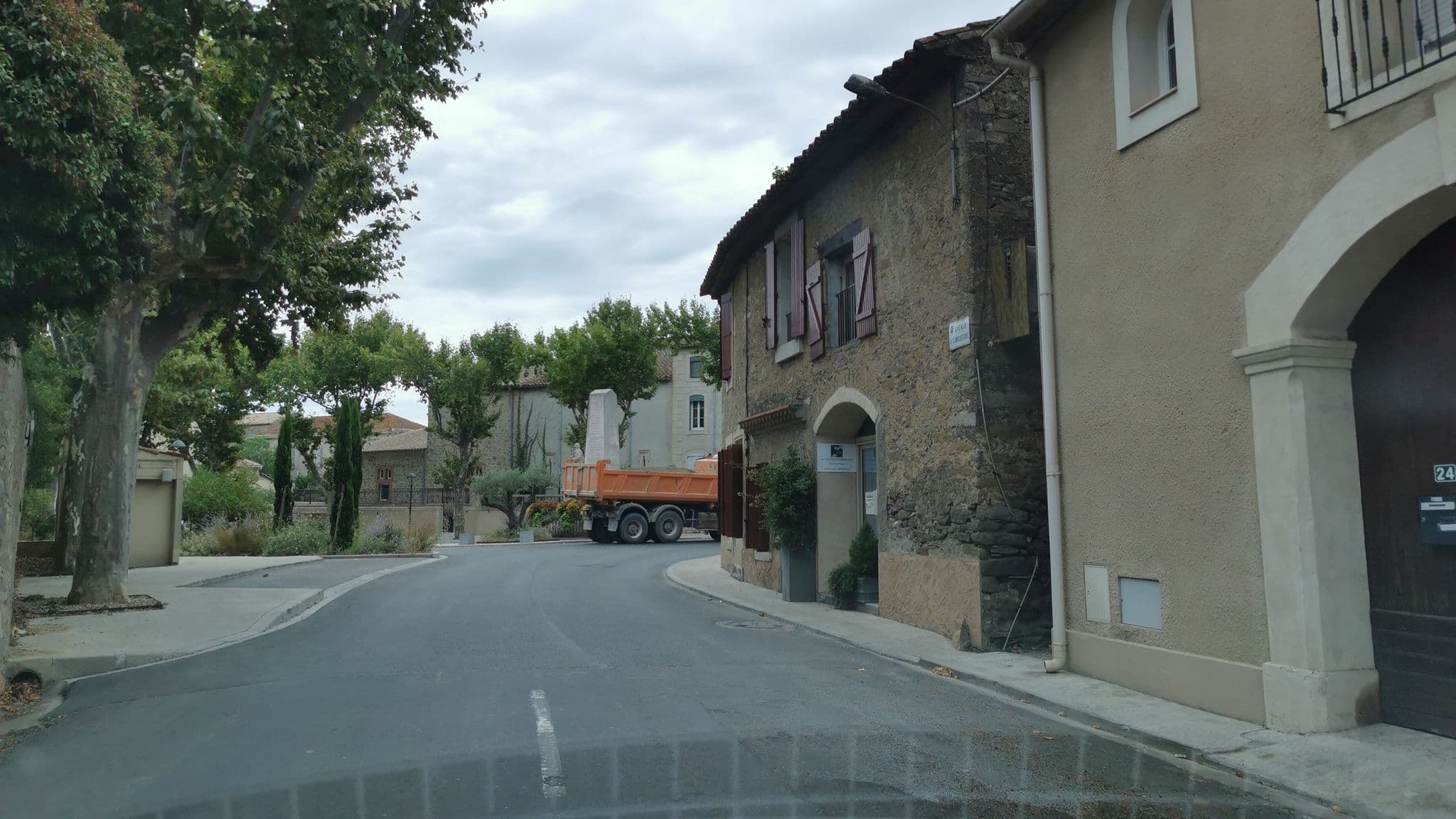 Street view near Au jardin d'Amphora, Ginestas — © percherie (CC BY-SA · Mapillary)
