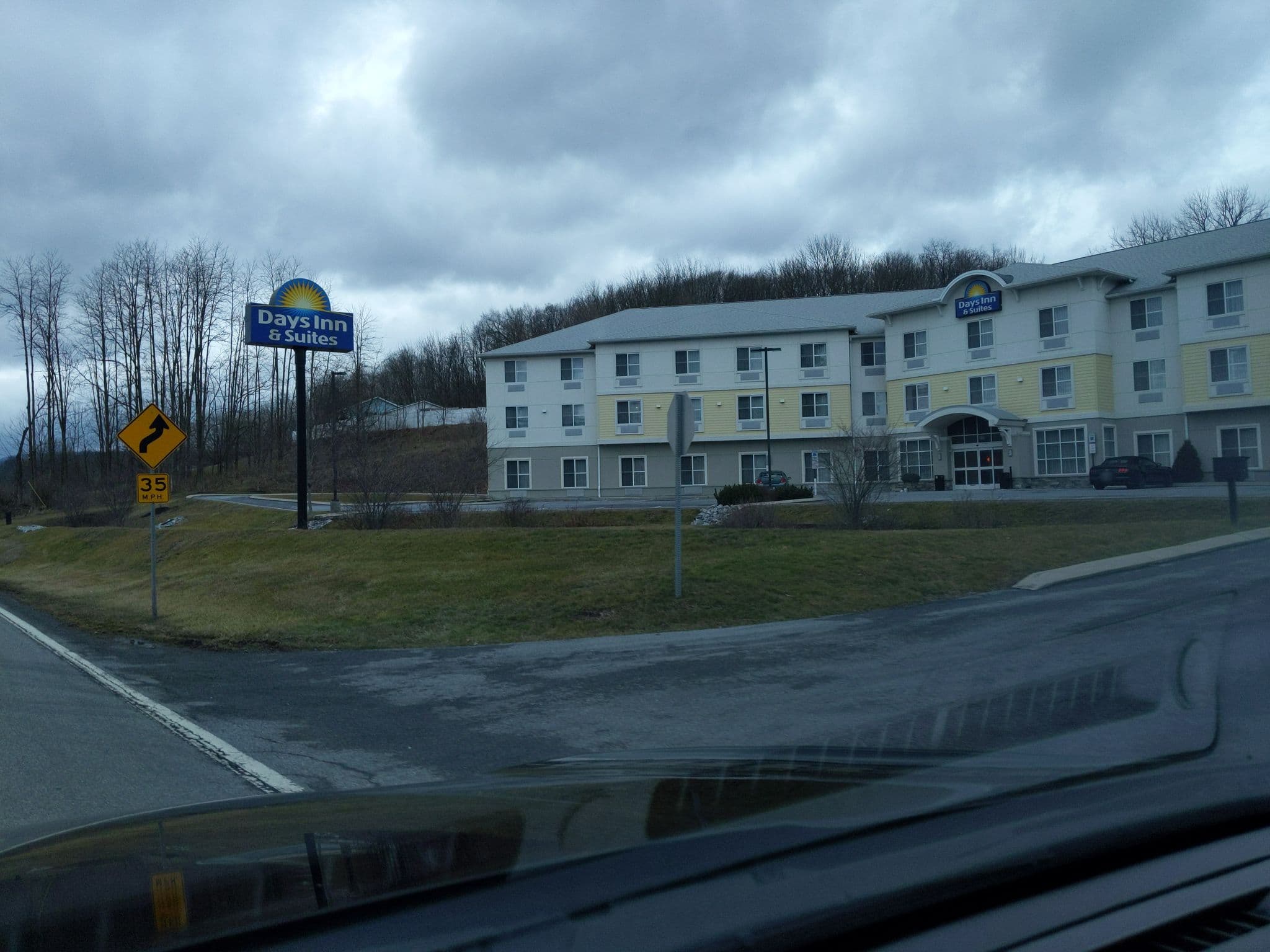 Street view near Inn At Edgewater Acres, Altoona — © gen1nine (CC BY-SA · Mapillary)