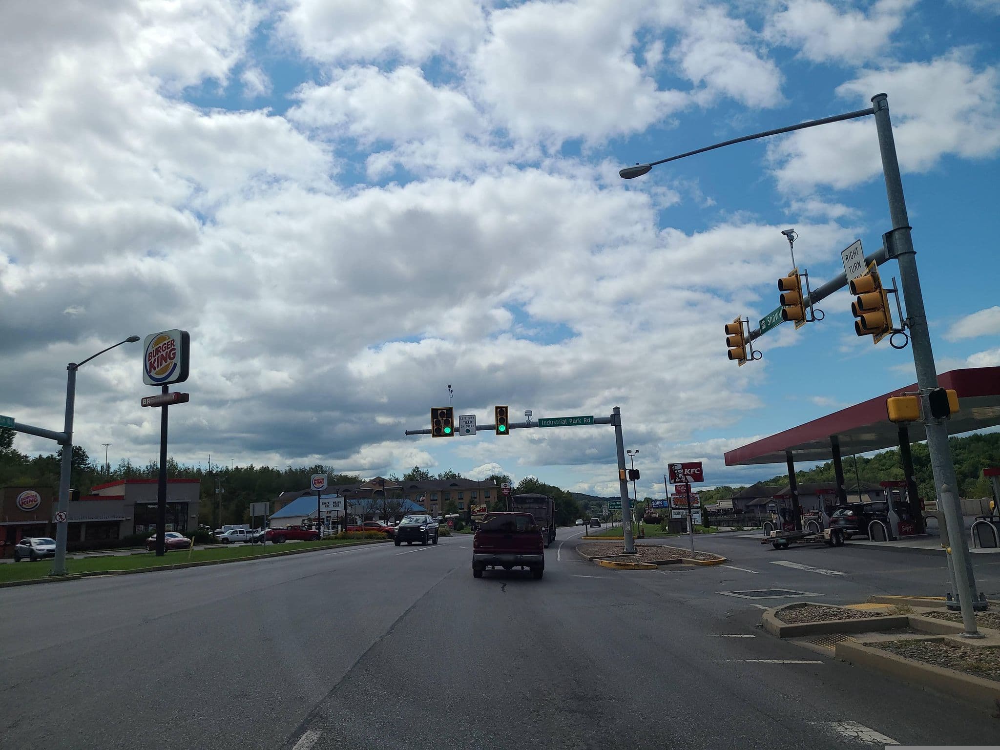 Street view near Wyndham Hotels & Resorts, Hyde — © rpjjpr (CC BY-SA · Mapillary)