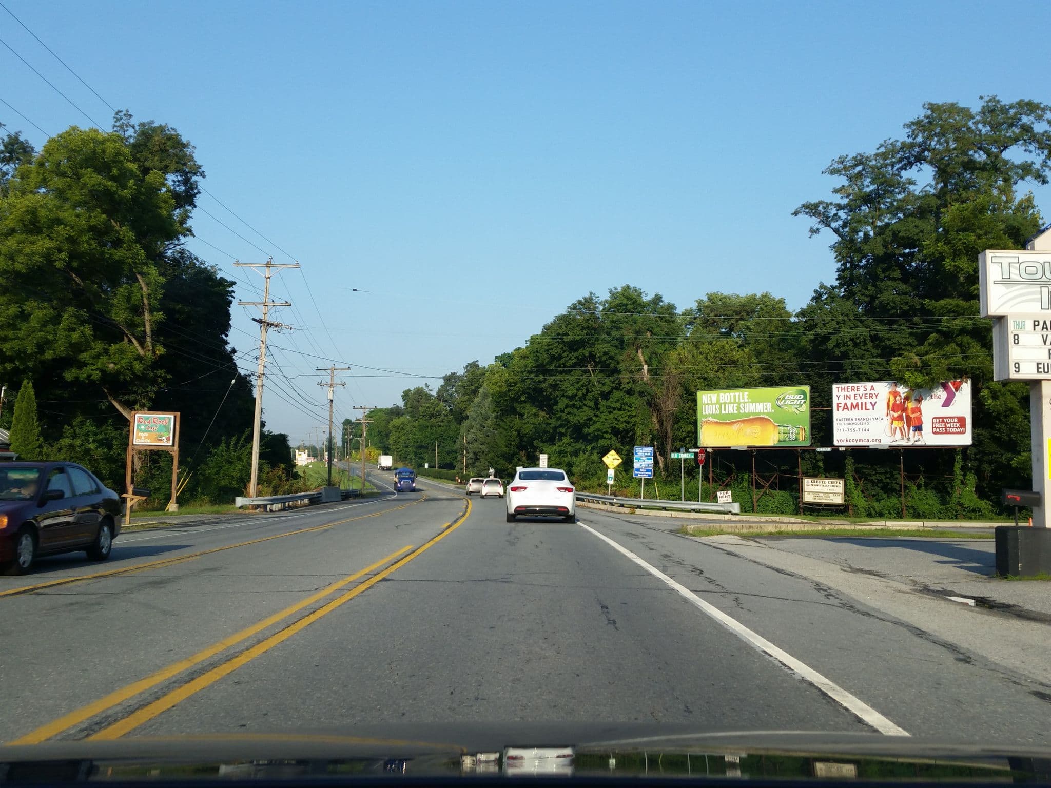Street view near Tourist Inn Motel, Hallam — © kevinkreiser (CC BY-SA · Mapillary)