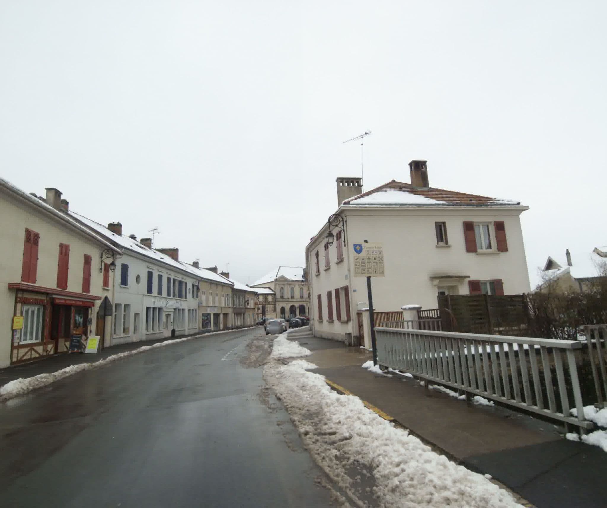 Street view near Le Toro Bleu, Montier-en-Der — © sogefi (CC BY-SA · Mapillary)
