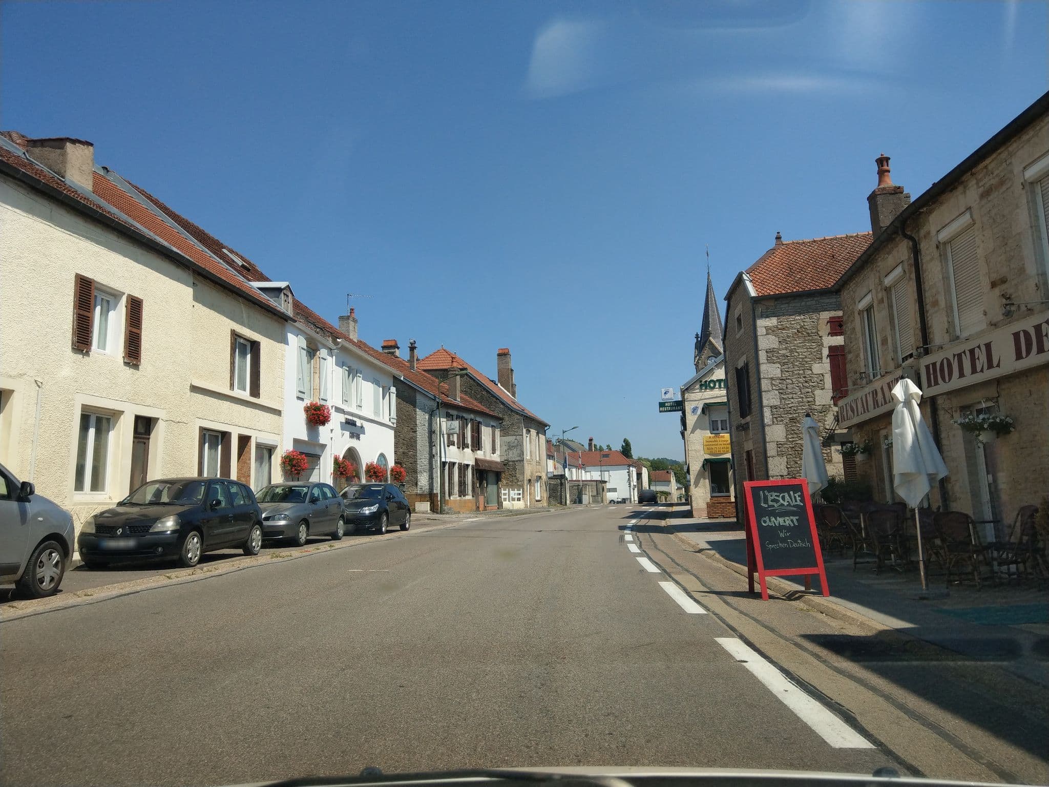 Street view near Hôtel Restaurant de l'Escale, Chalindrey — © 5rmft (CC BY-SA · Mapillary)