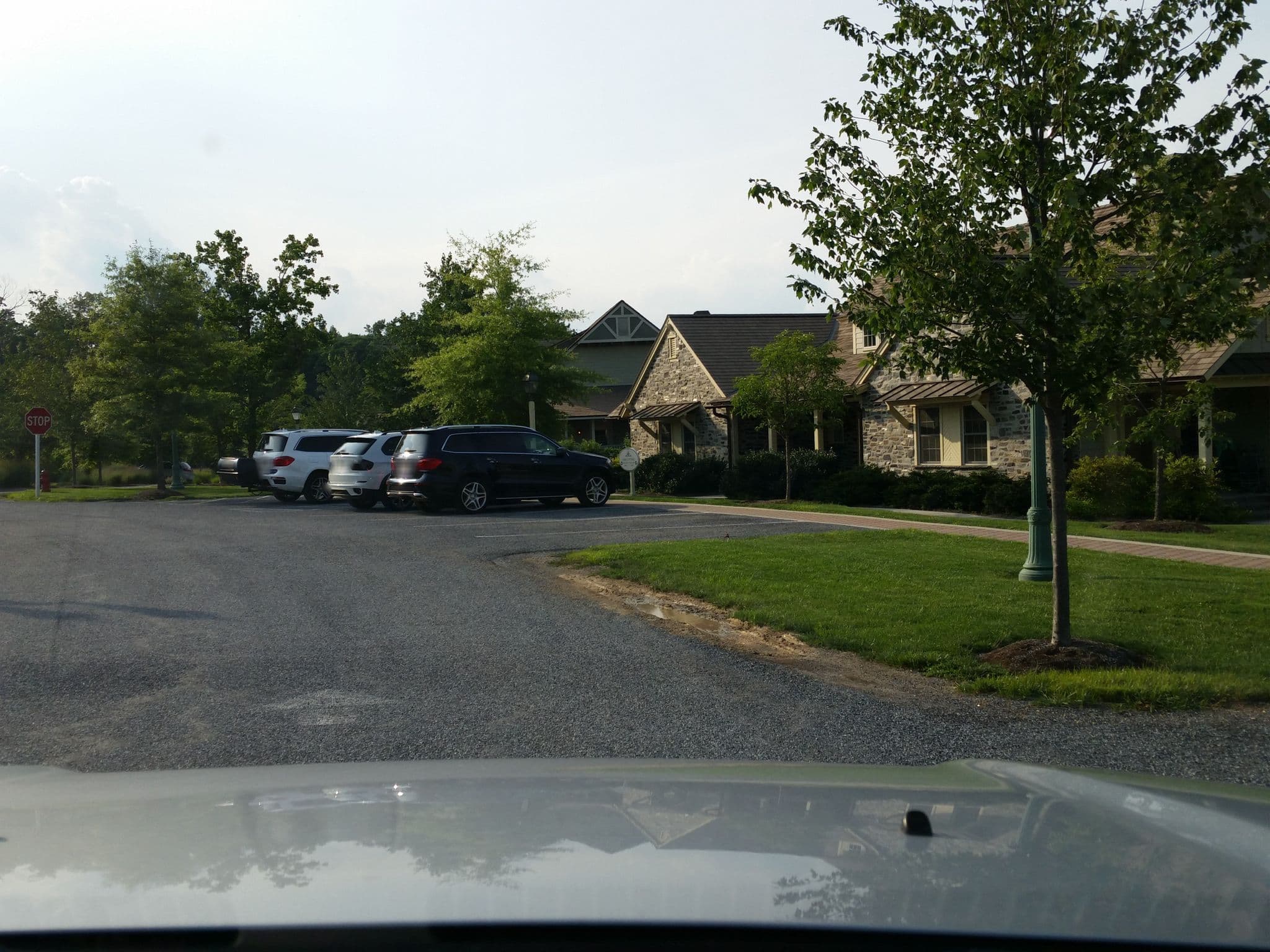 Street view near Pine Cottage at The Hotel Hershey, Hershey — © dgearhart (CC BY-SA · Mapillary)