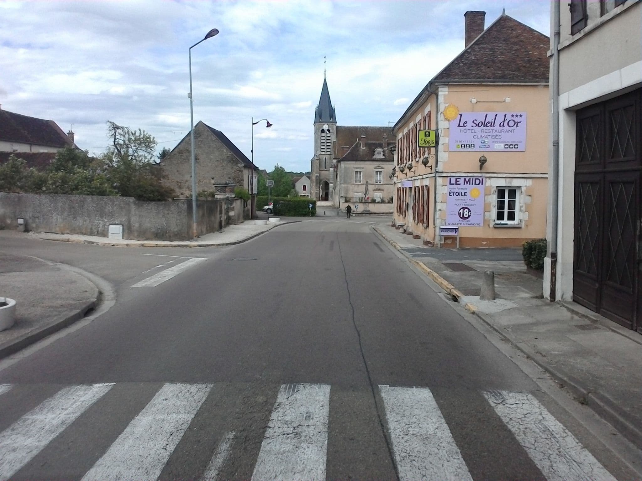 Street view near Le Soleil d'Or, Héry — © mprins (CC BY-SA · Mapillary)