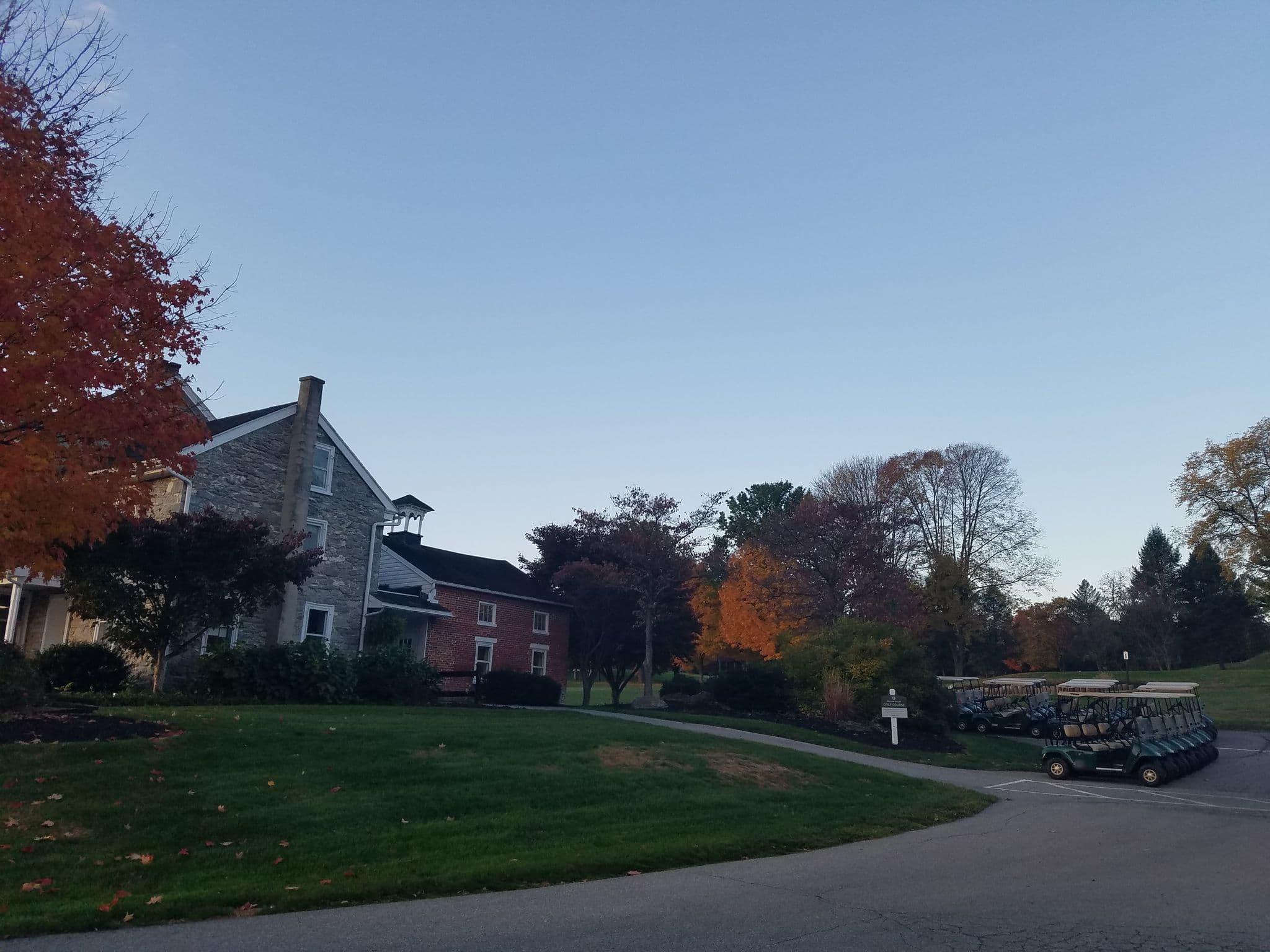 Street view near Double Tree Pool, Willow Street — © jbthemilker (CC BY-SA · Mapillary)