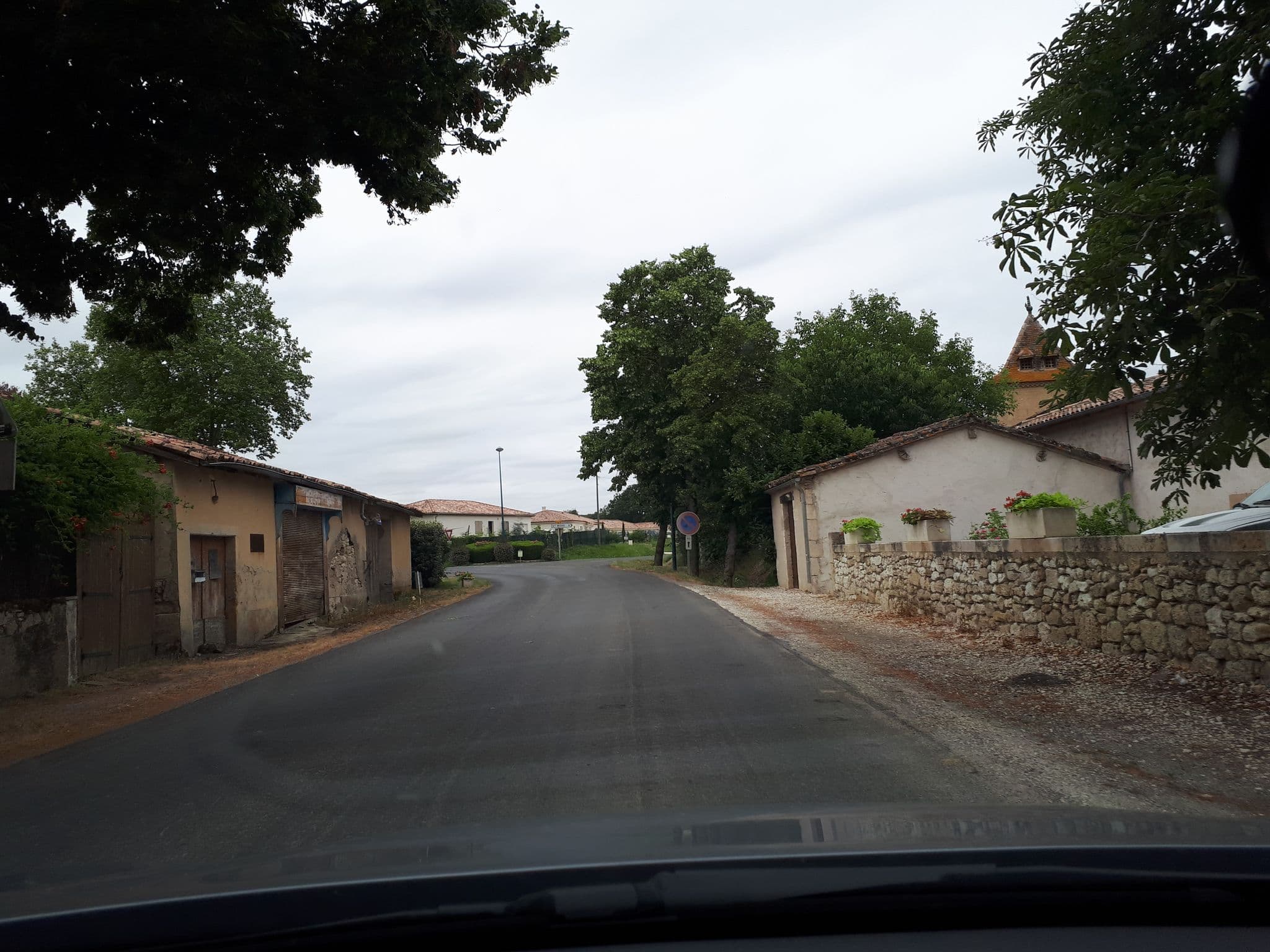 Street view near Gîte Communal de Castet-Arrouy, Lectoure — © quicky (CC BY-SA · Mapillary)