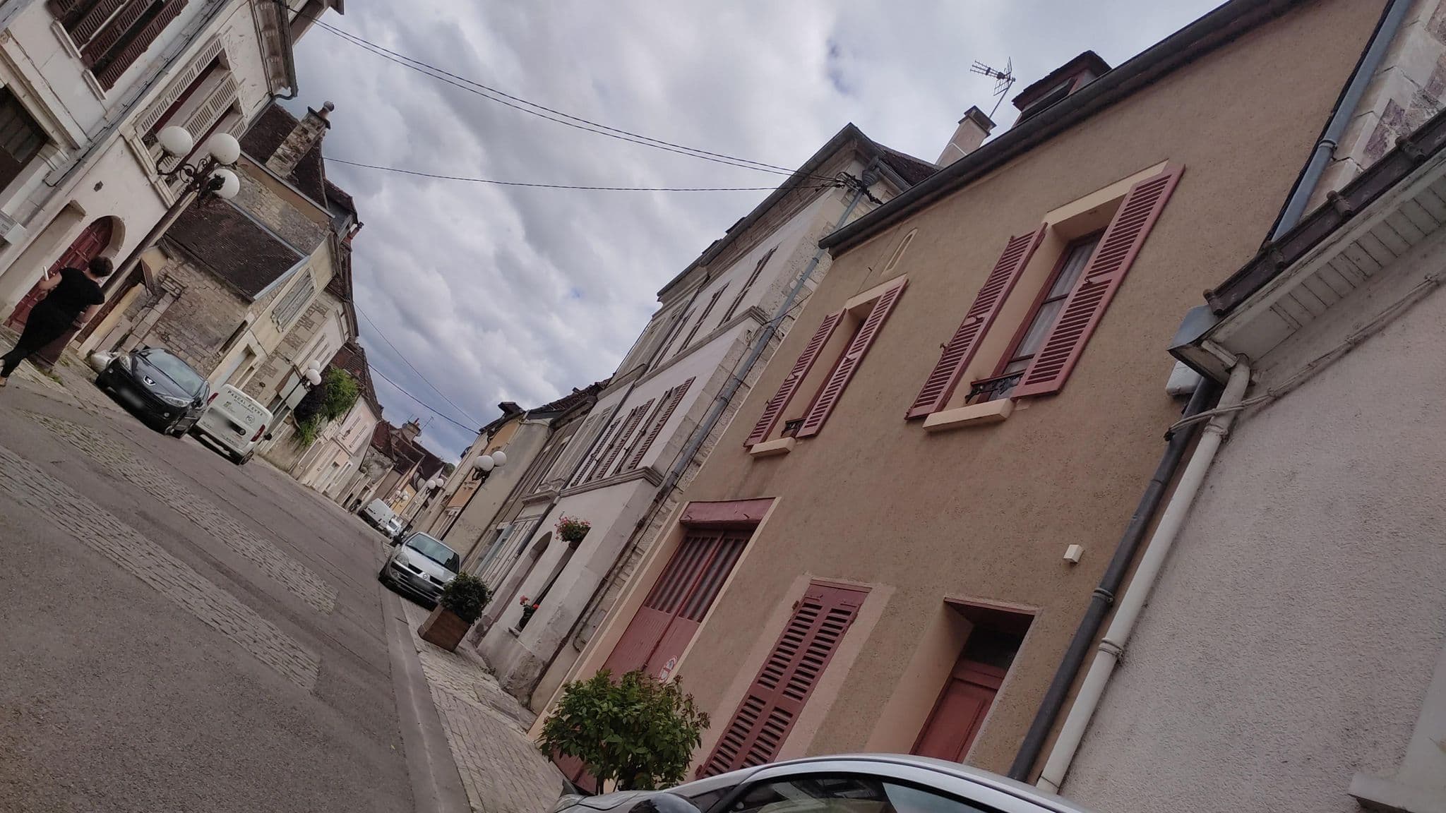 Street view near Caroline’s, Tonnerre — © kritic (CC BY-SA · Mapillary)