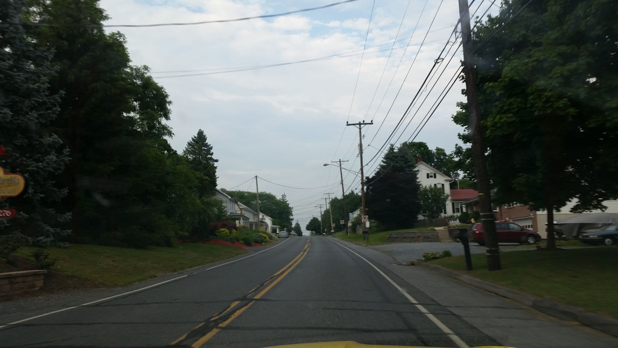Street view near Red Umbrella Bed & Breakfast, Skyline View — © kevinkreiser (CC BY-SA · Mapillary)