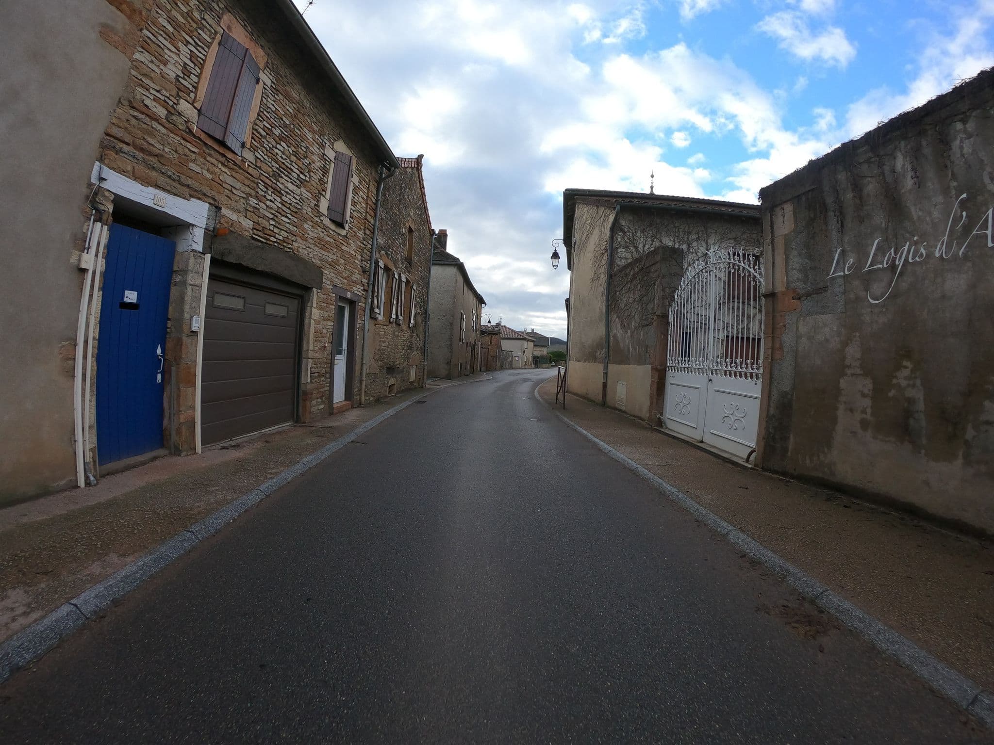 Street view near Le logis d'Azé, Cluny — © joostjakob (CC BY-SA · Mapillary)