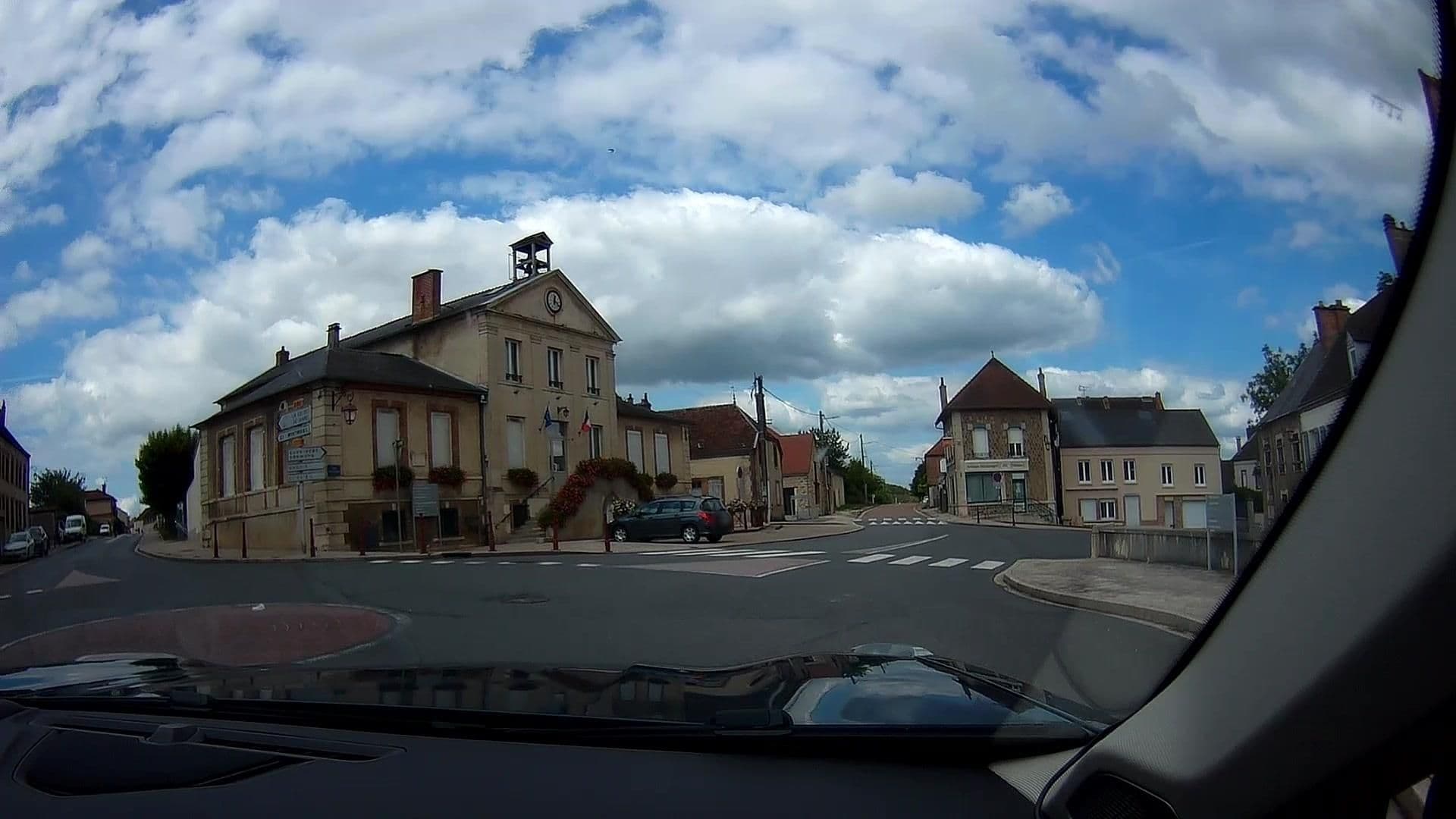 Street view near Le Cheval Blanc, Vertus — © micmin1972 (CC BY-SA · Mapillary)