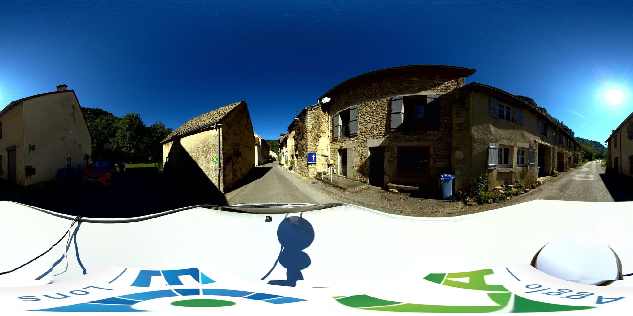 Street view near Daniel Chamberland, Perrigny — © mnicolas (CC BY-SA · Mapillary)
