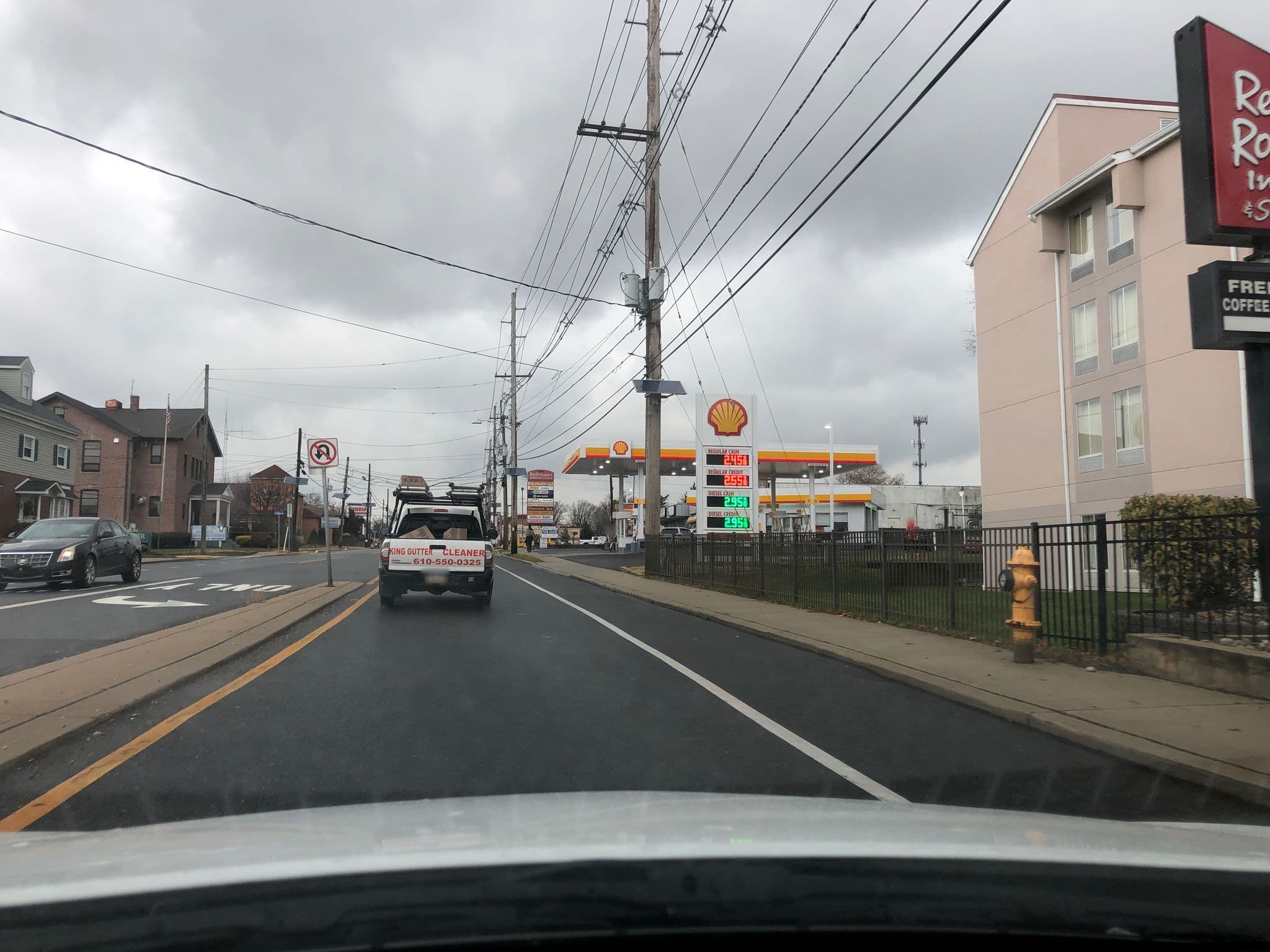 Street view near Motel 6, Bellmawr — © sydneyheidt (CC BY-SA · Mapillary)