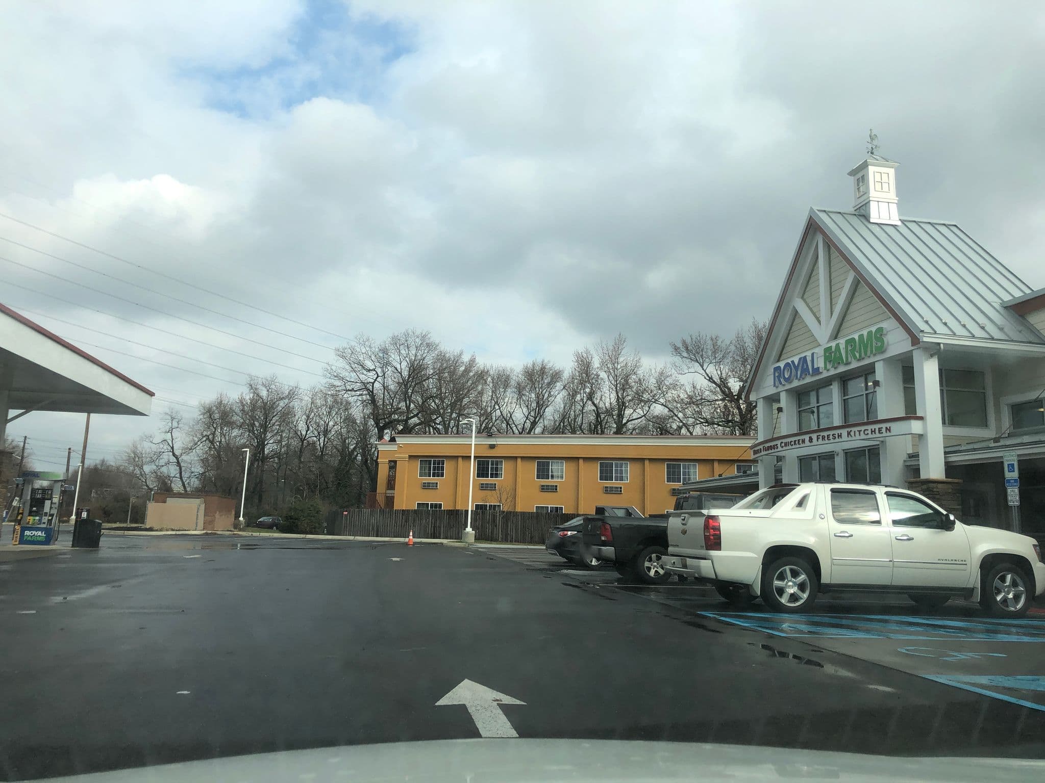 Street view near Rodeway Inn, Mount Ephraim — © sydneyheidt (CC BY-SA · Mapillary)
