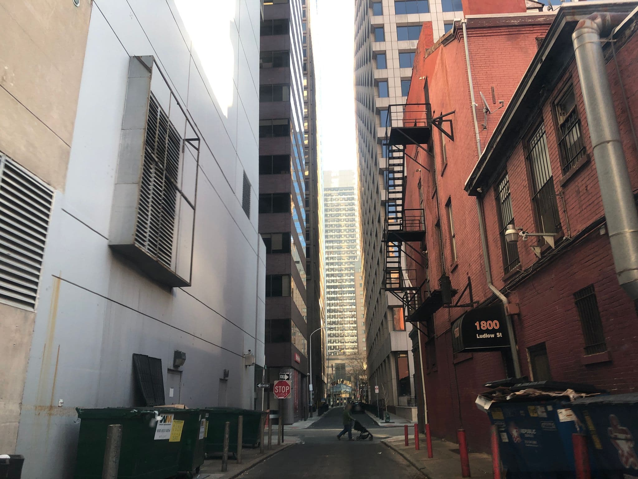 Street view near Women's Captain's Room 918, Rittenhouse — © agreen824 (CC BY-SA · Mapillary)