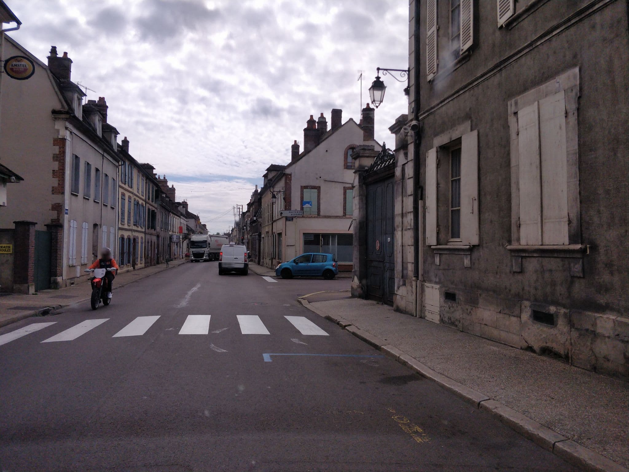 Street view near La Renaissance, Brienon-sur-Armançon — © zouzou (CC BY-SA · Mapillary)