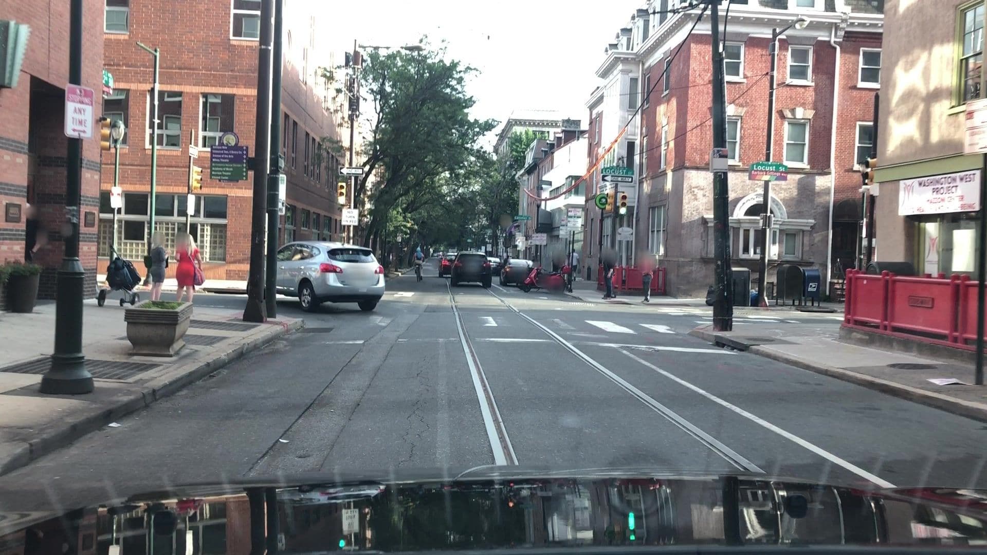Street view near Hotel MVT, Washington Square — © lvl5 (CC BY-SA · Mapillary)