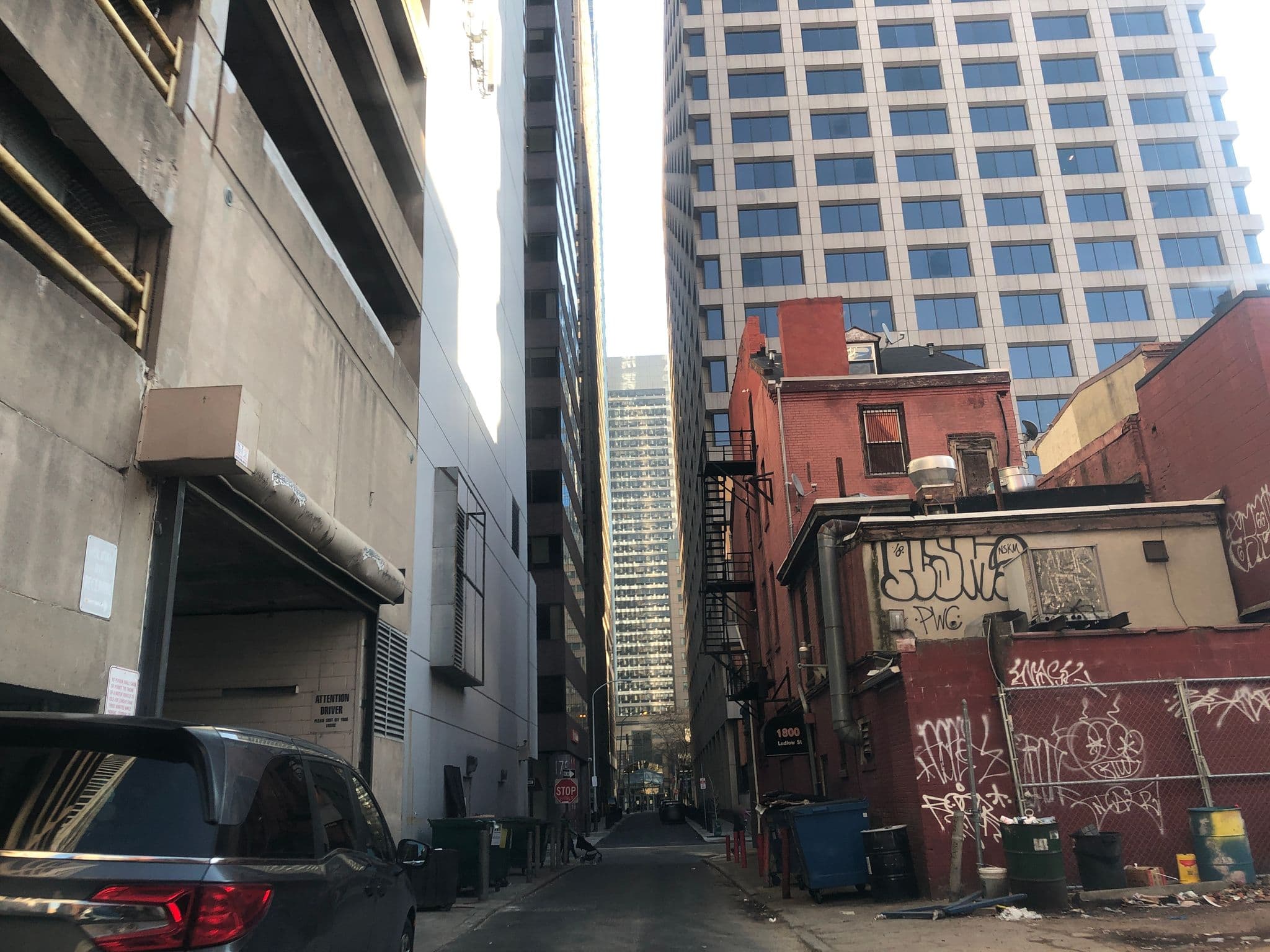 Street view near Sonesta Rooftop Pool, Rittenhouse — © agreen824 (CC BY-SA · Mapillary)