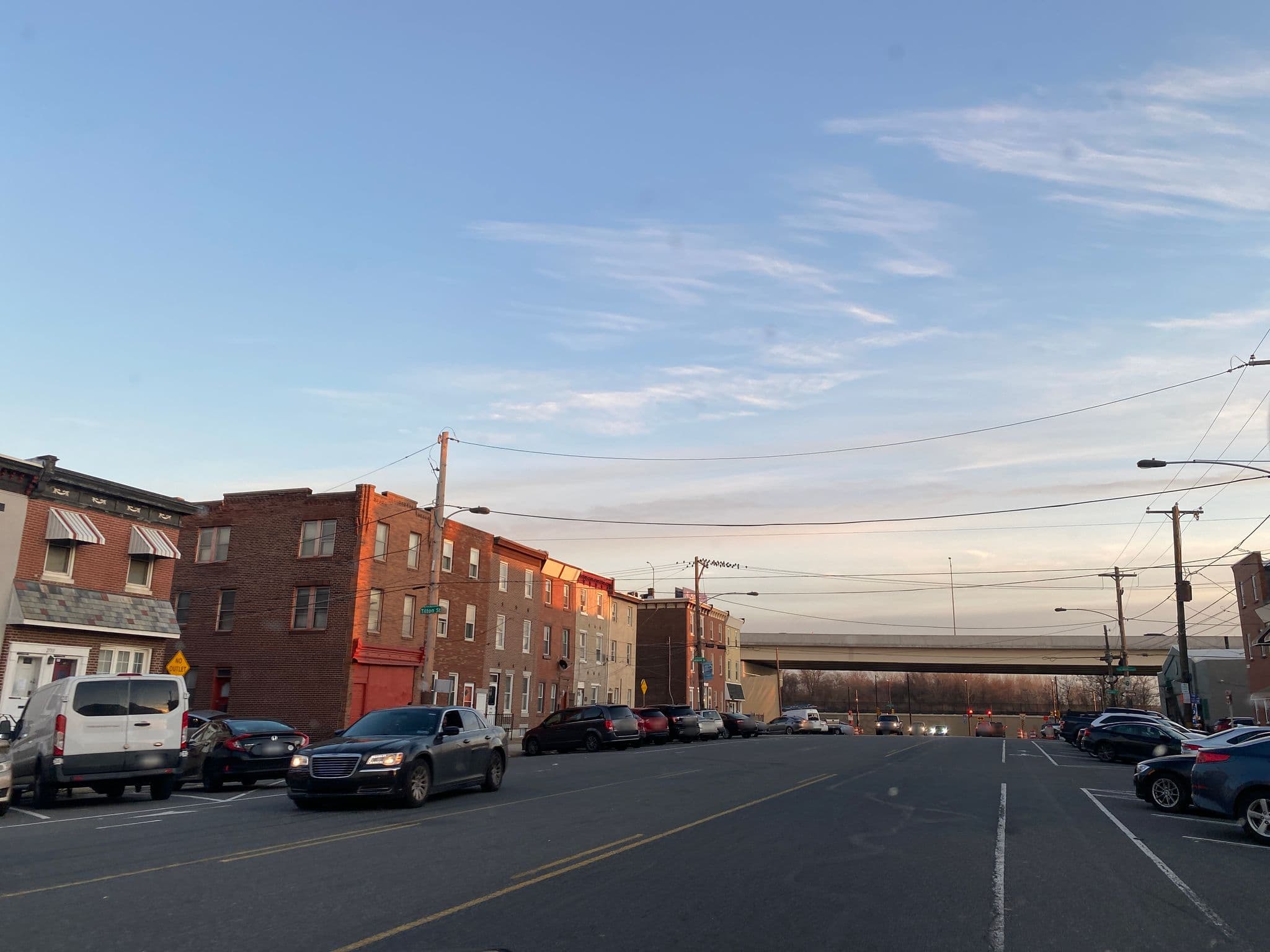 Street view near Hotel Motel Holiday Inn, Port Richmond — © emine (CC BY-SA · Mapillary)