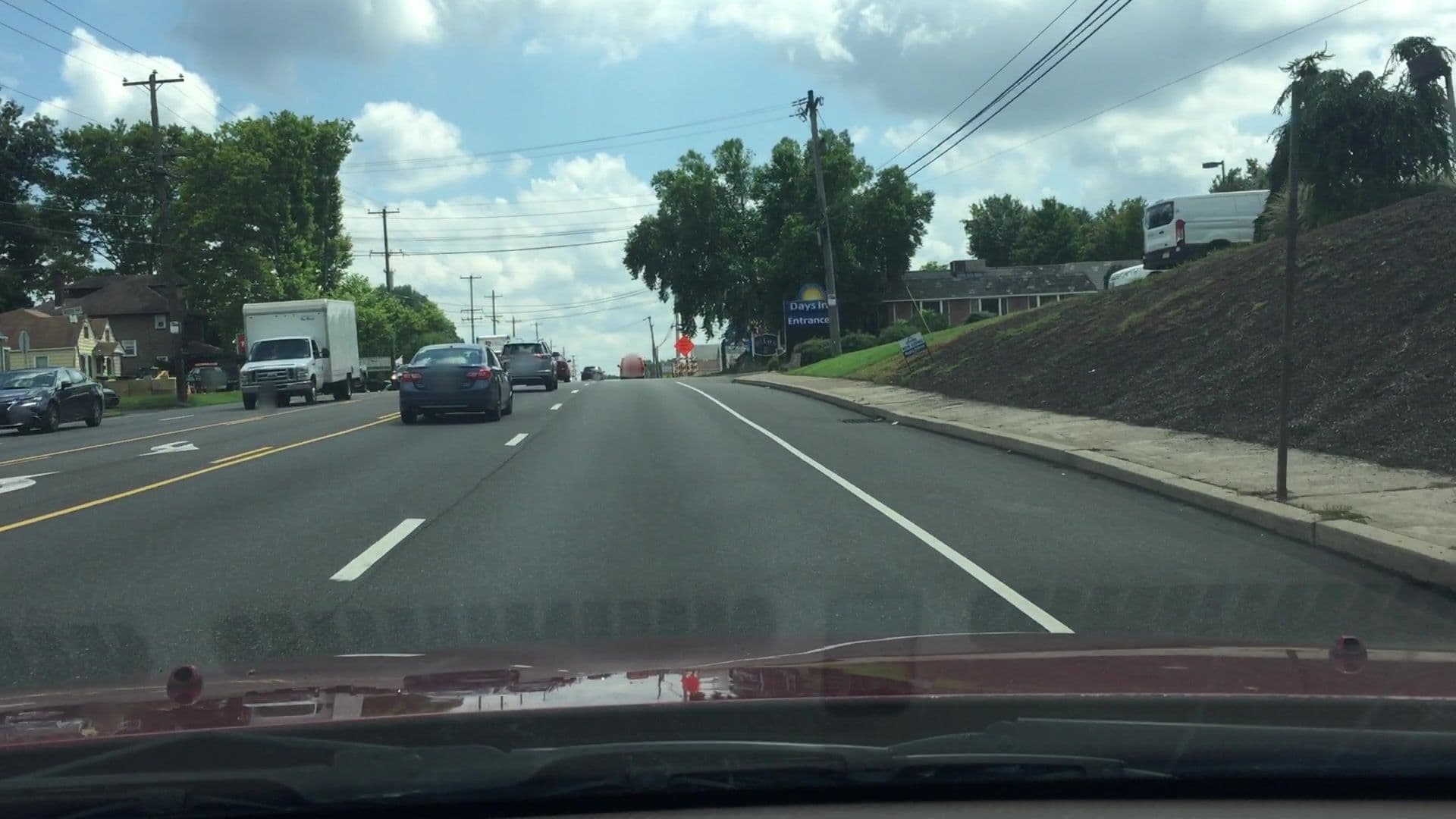 Street view near Days Inn, Horsham — © lvl5 (CC BY-SA · Mapillary)