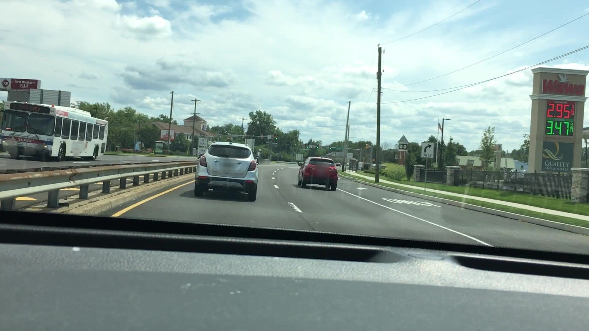 Street view near Comfort Inn, Bensalem — © lvl5 (CC BY-SA · Mapillary)
