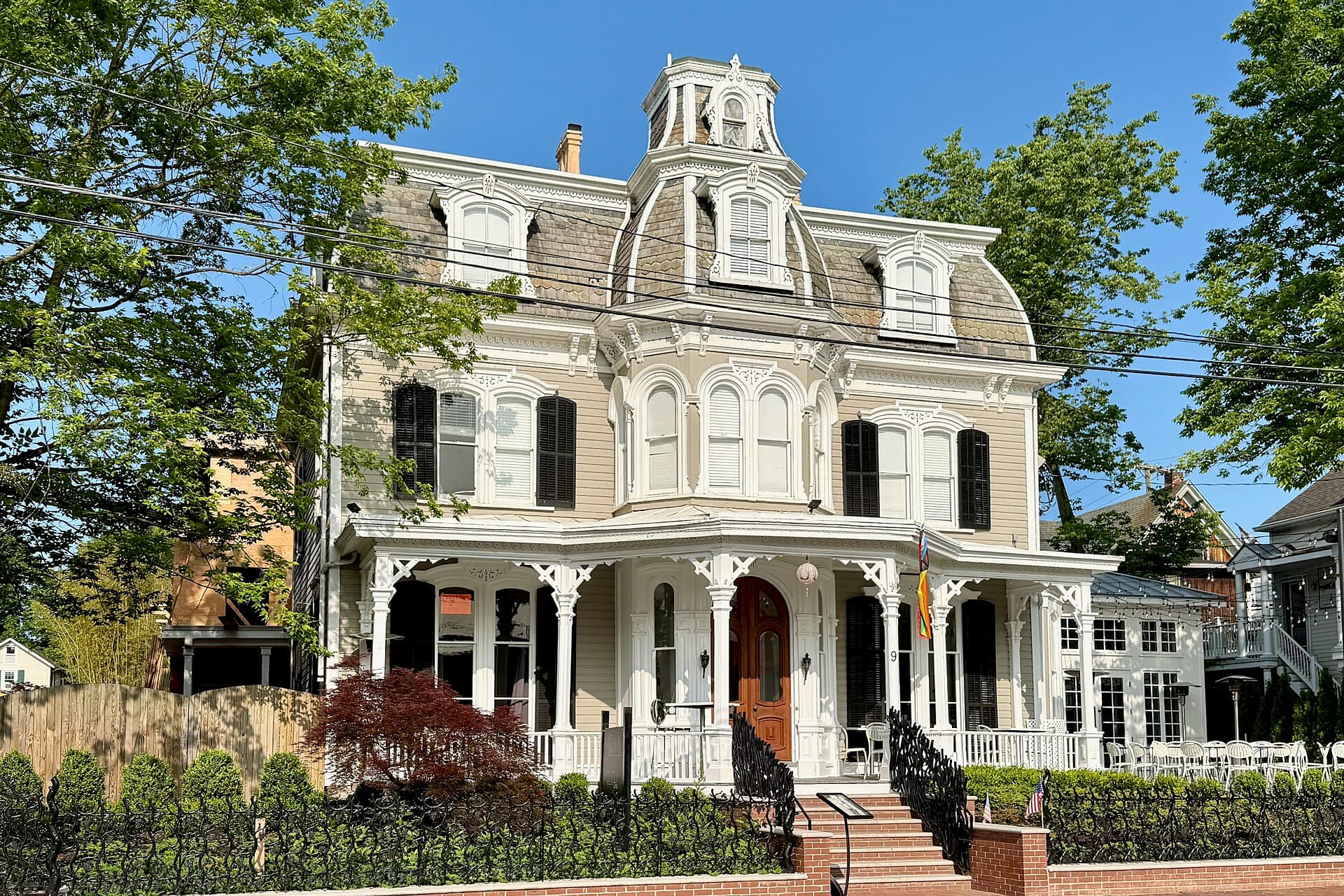 The Mansion Inn (via Wikimedia Commons, CC BY-SA 4.0)