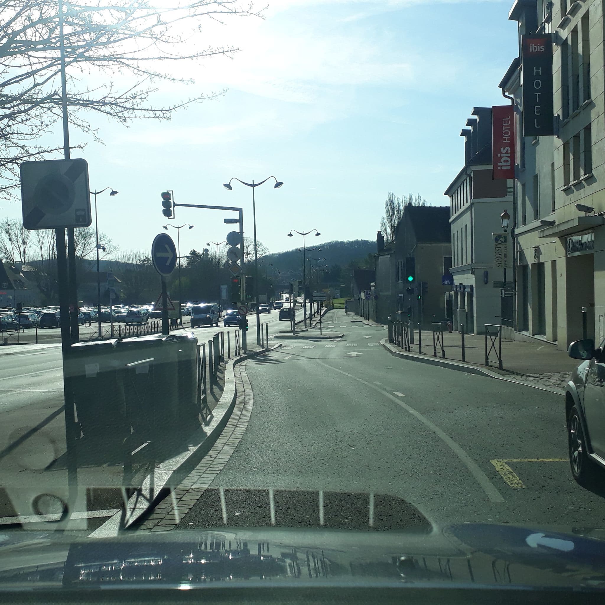 Street view near Hôtel Ibis Étampes, Étampes — © df45 (CC BY-SA · Mapillary)