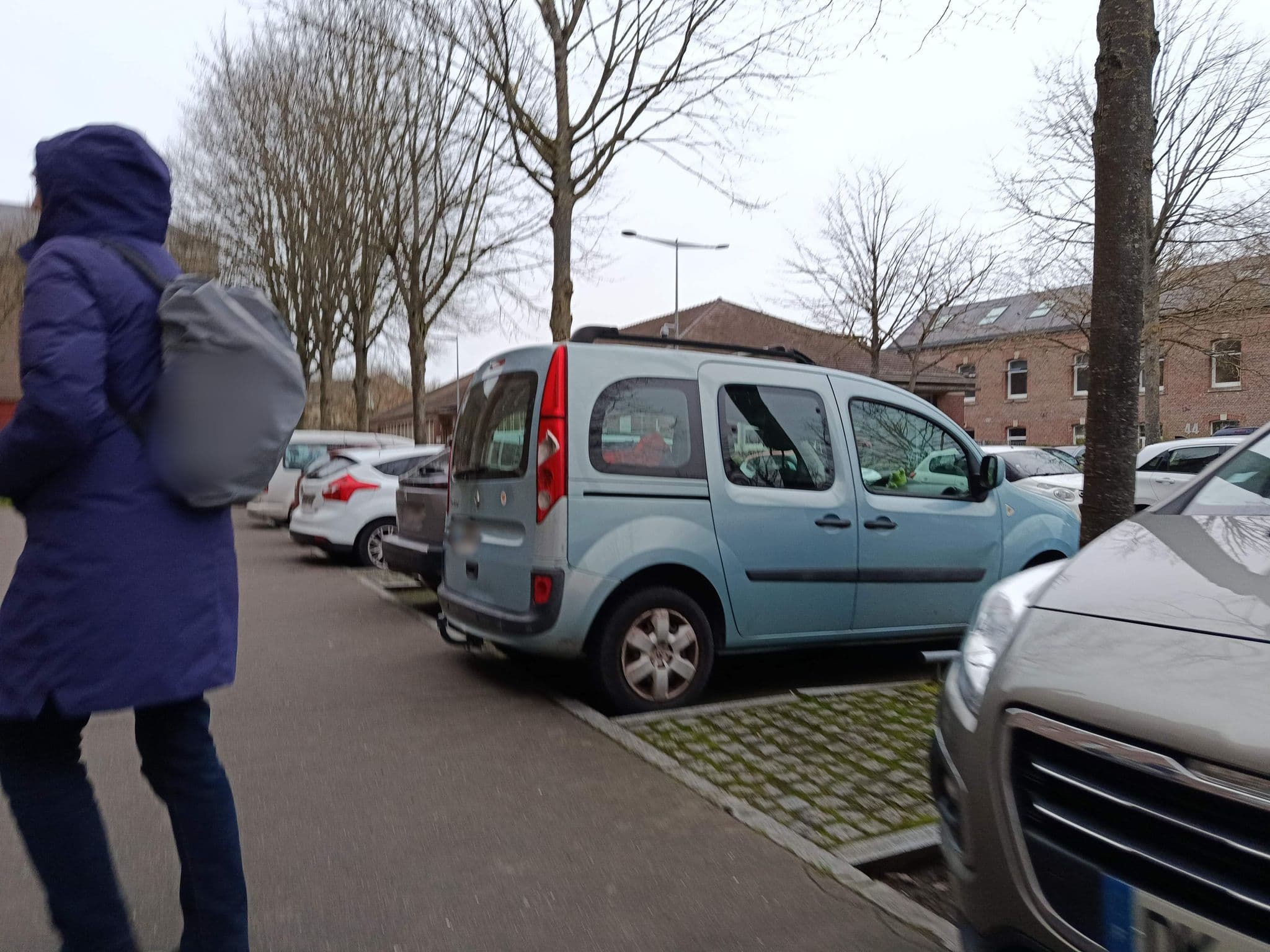 Street view near Auberge de Jeunesse Amiens - Edith Arnoult-Brill, Amiens — © kritic (CC BY-SA · Mapillary)