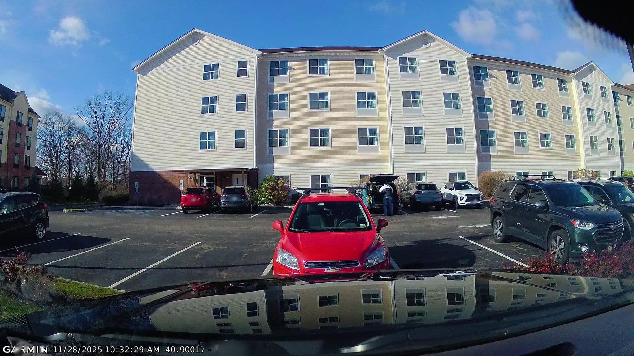 Street view near Hilton, Victory Gardens — © Lanka6359 (CC BY-SA · Mapillary)