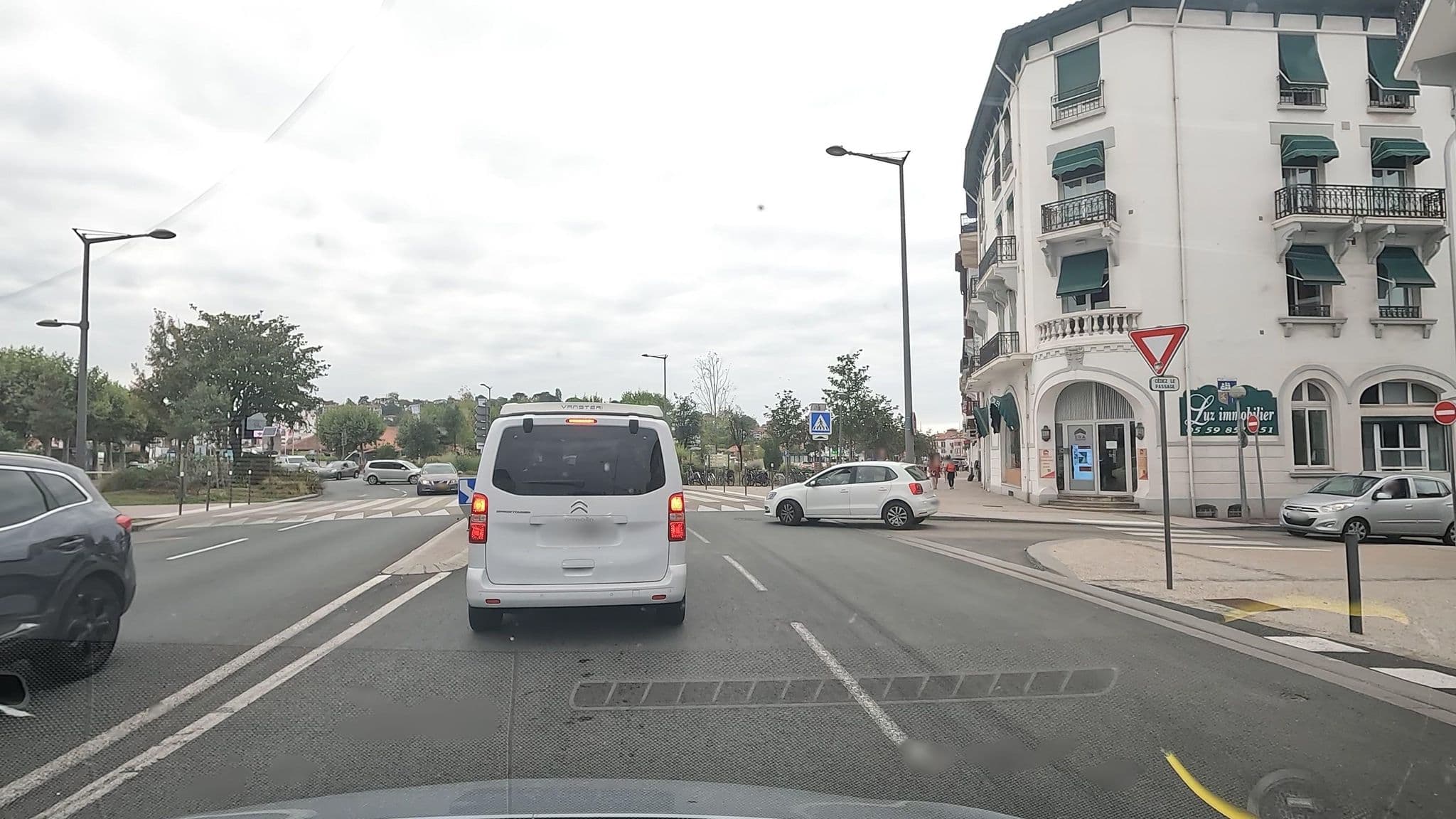 Street view near Hôtel de Paris, Saint-Jean-de-Luz — © vinisa (CC BY-SA · Mapillary)
