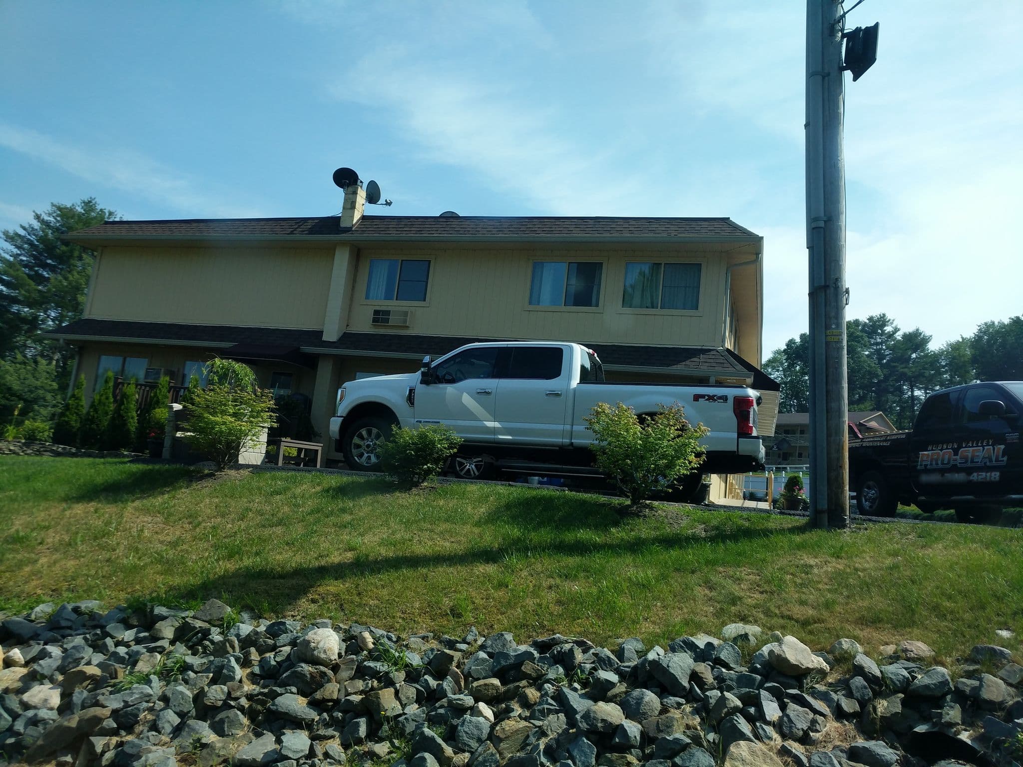 Street view near Days Inn Wurtsboro, Wurtsboro — © daalso (CC BY-SA · Mapillary)