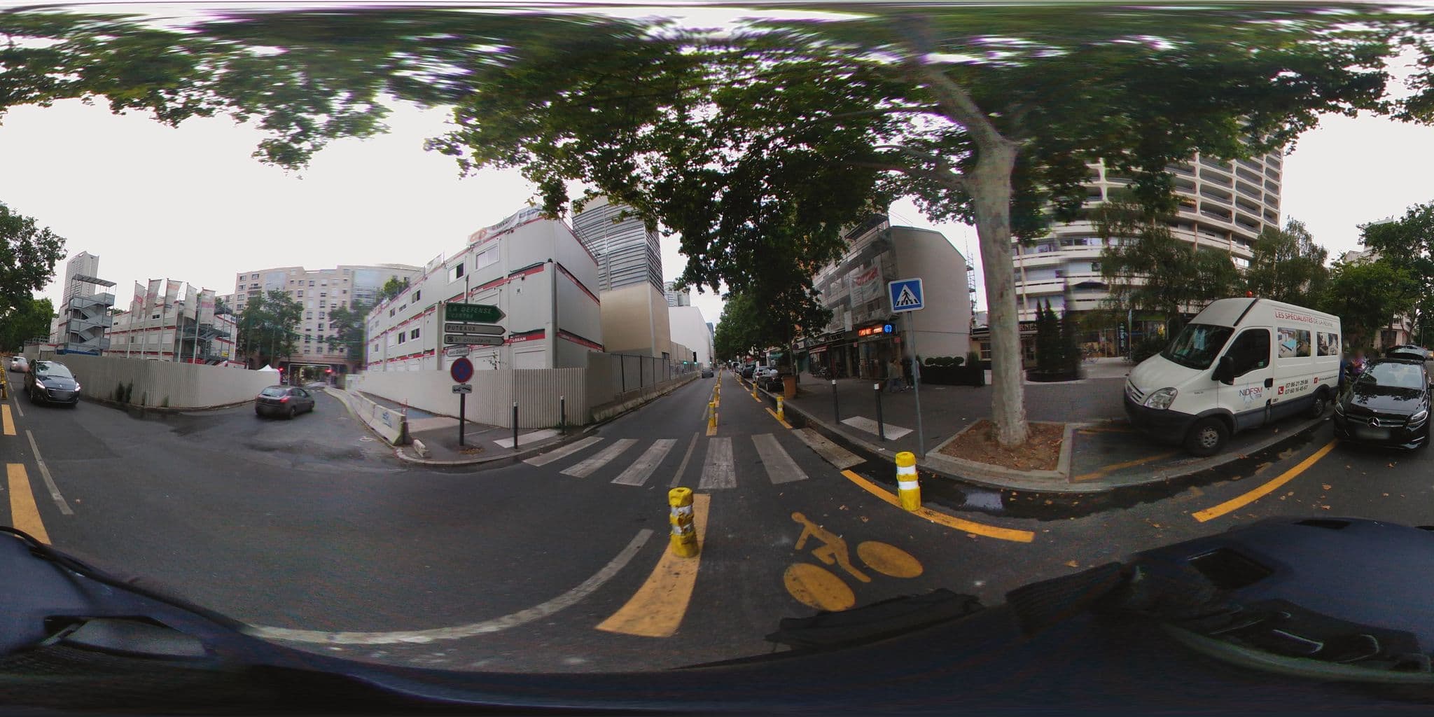 Street view near La Régence, Courbevoie — © simon_geovelo (CC BY-SA · Mapillary)